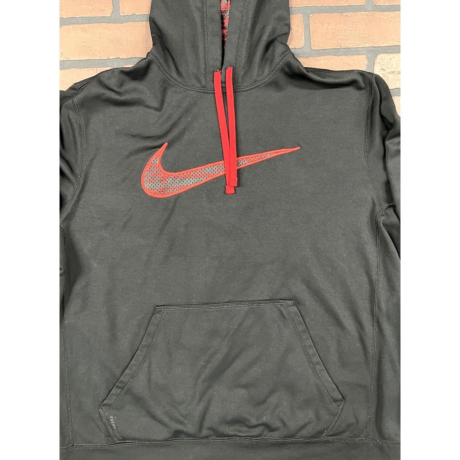 Nike Nike Thermafit Hoodie XL Men Black Red Pockets Pullover Sweatshirt Gym Basketball Size US XL / EU 56 / 4 - 2 Thumbnail