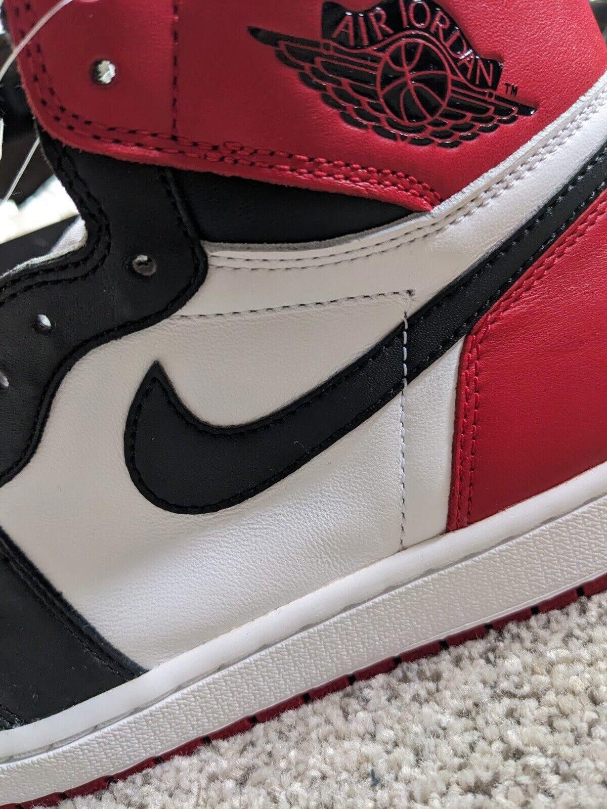 Jordan Brand 2016 Nike Air Jordan 1 Retro High OG Black Toe 555088-125 Size US 10.5 / EU 43-44 - 5 Thumbnail