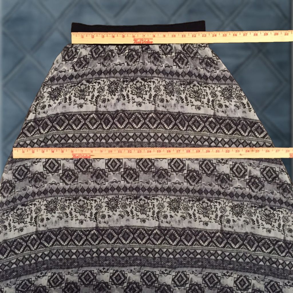 Vintage LuLaRoe Skirt Women Maxi Long Grey Gray Geometric Elastic Waist Lined Pull On Polyester Size S Small Vintage No N/A Size 28" / US 6 / IT 42 - 1 Thumbnail