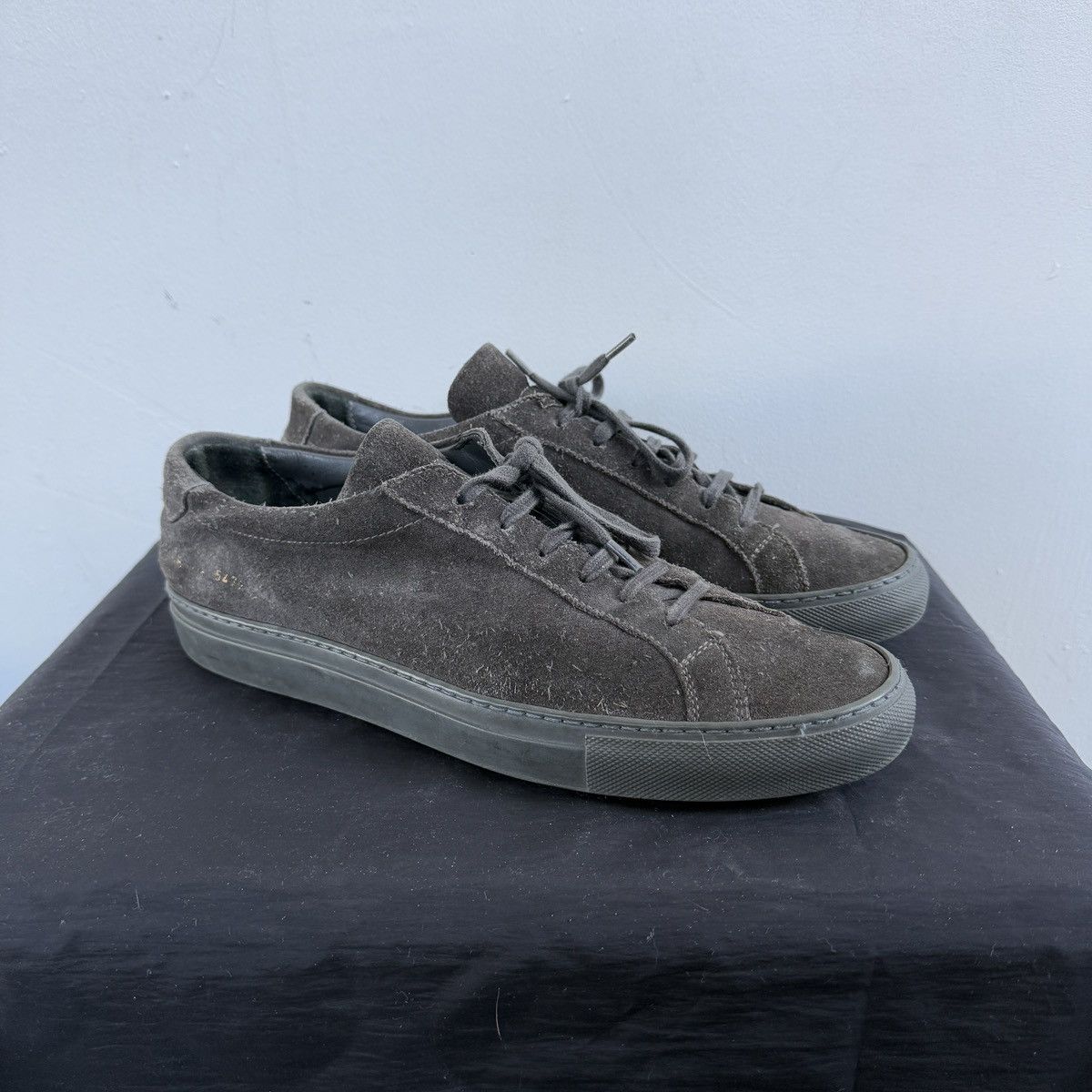 Common Projects Common Projects Achilles Low Gray Suede Size US 8 / EU 41 - 2 Thumbnail