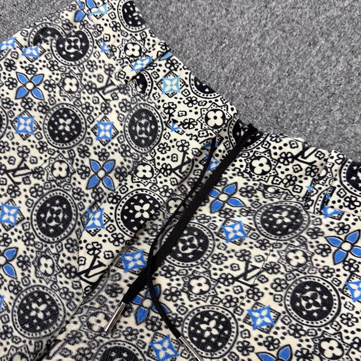 Louis Vuitton LV Monogram All-Over Print Shorts 38 95 New Size 26" / US 2 / IT 38 - 3 Thumbnail
