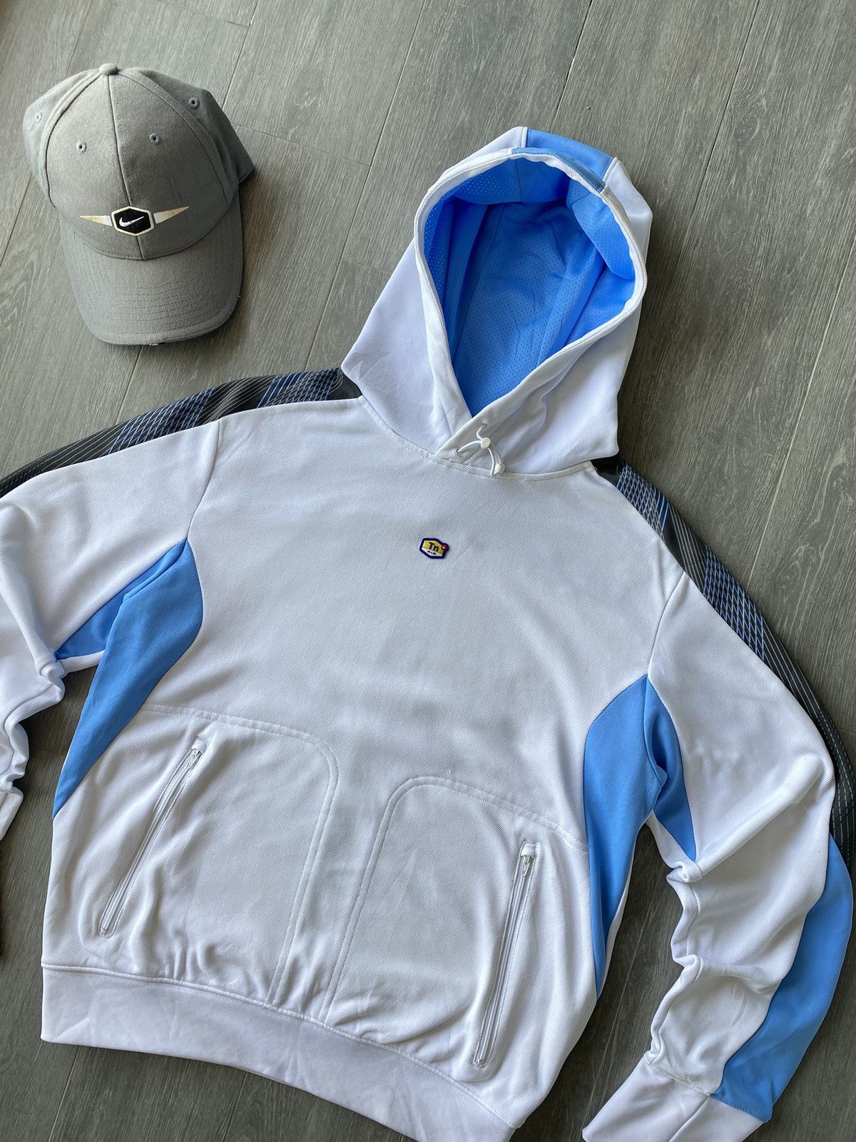 Nike × Nike ACG × Vintage Vintage 00’s Nike Tn Air Center Logo Hoodie Size US S / EU 44-46 / 1 - 3 Thumbnail