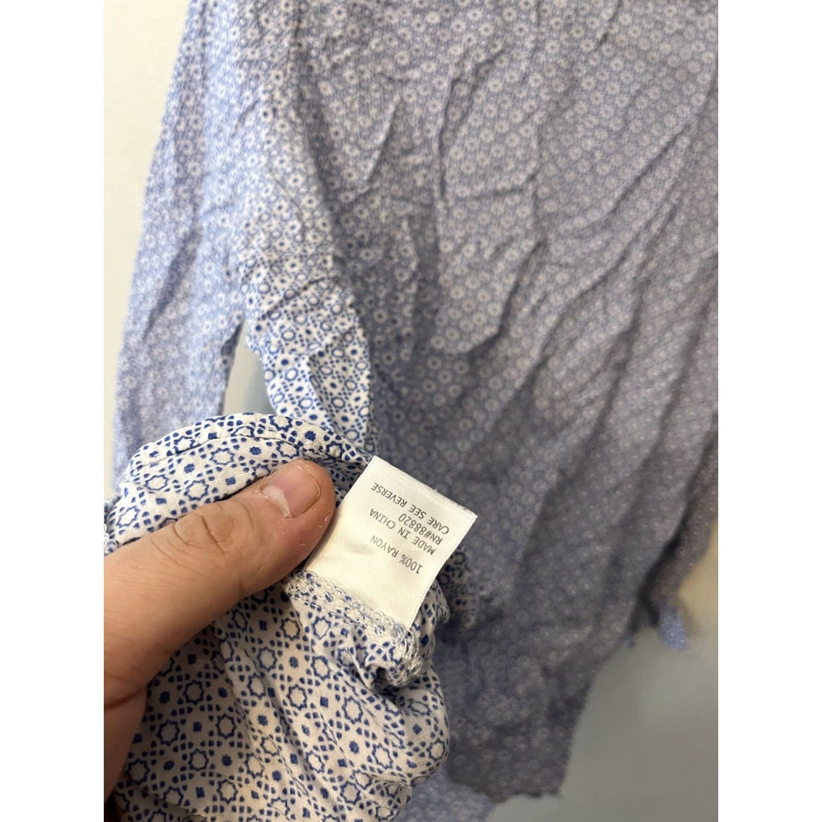 CO Jones & Co Women's Tunic Blouse Size Large Blue Floral Rayon Long Sleeve V-Neck Casual Travel Size L / US 10 / IT 46 - 4 Thumbnail
