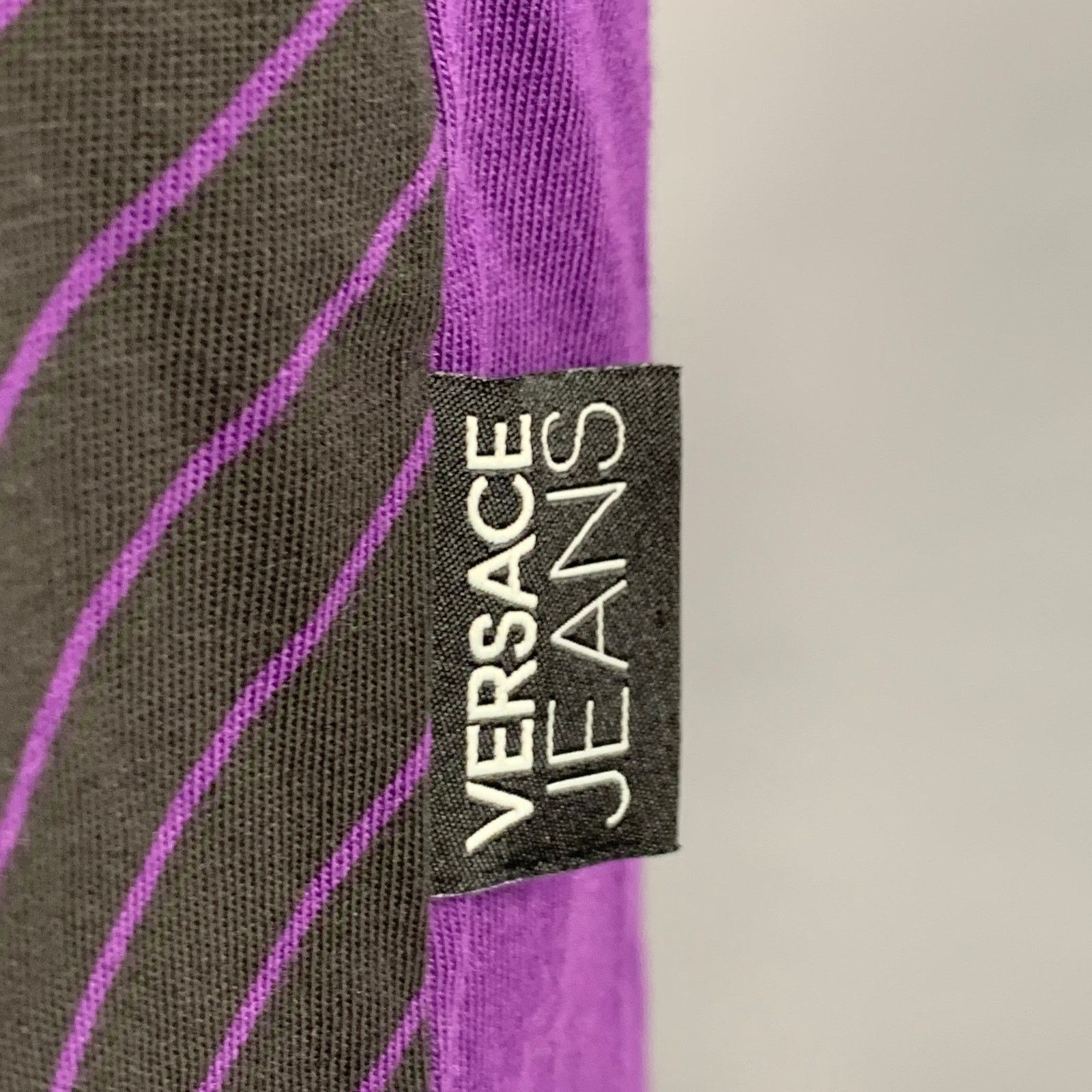 Versace VERSACE JEANS Size L Purple Black Print Crew Neck T-shirt Size US L / EU 52-54 / 3 - 2 Thumbnail
