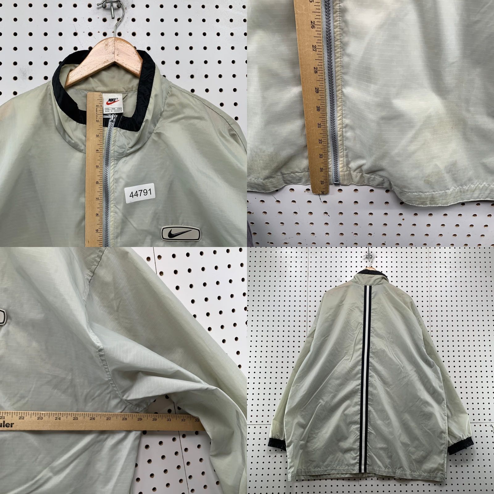 Nike VINTAGE Nike Windbreaker Jacket Mens 2XL Gray Lightweight Oversize Jacket Mens 2XL Gray Nike Windbreaker 90s Theme Mens Size US XXL / EU 58 / 5 - 8 Thumbnail