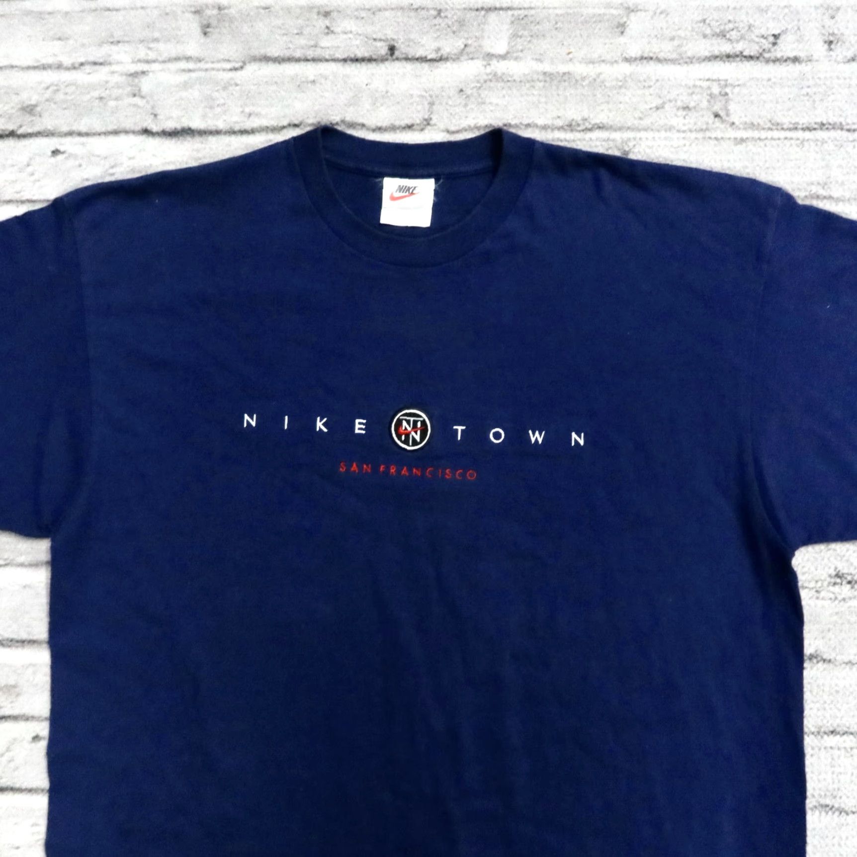 Nike Vintage Nike Town San Francisco Shirt XL Navy Mens Size US XL / EU 56 / 4 - 2 Thumbnail