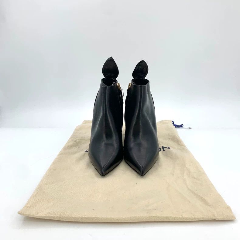 Louis Vuitton Louis Vuitton Black logo print paneled leather chunky heel Size US 5.5 / IT 35.5 - 8 Thumbnail