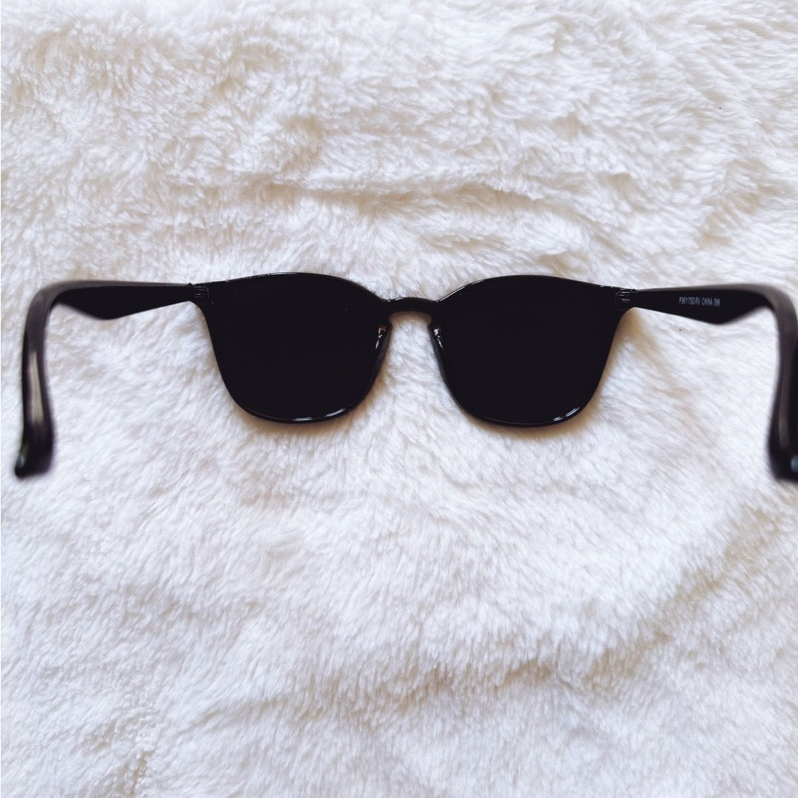 Other Milo Black W/Blue Lenses Oversized Oval Horn Rims Sunglasses Size ONE SIZE - 8 Thumbnail
