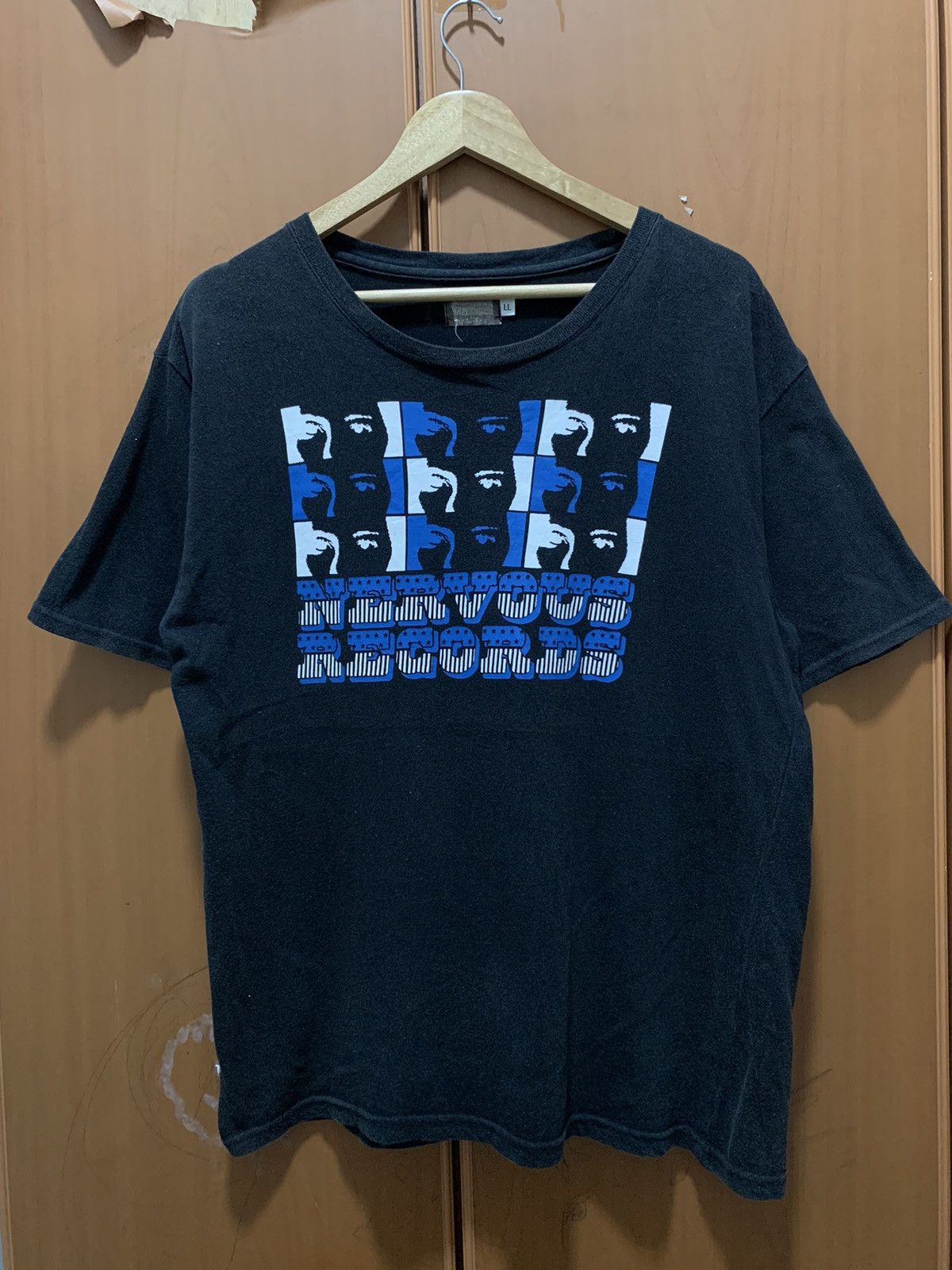 Band Tees Vintage Nervous Record 9 Faces T-shirt Size US XL / EU 56 / 4 - 1 Thumbnail