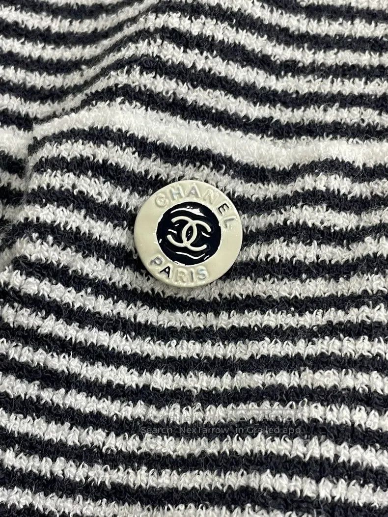 Chanel Chanel 23C black and white striped lapel V-neck long-sleev Size XS / US 0-2 / IT 36-38 - 2 Thumbnail