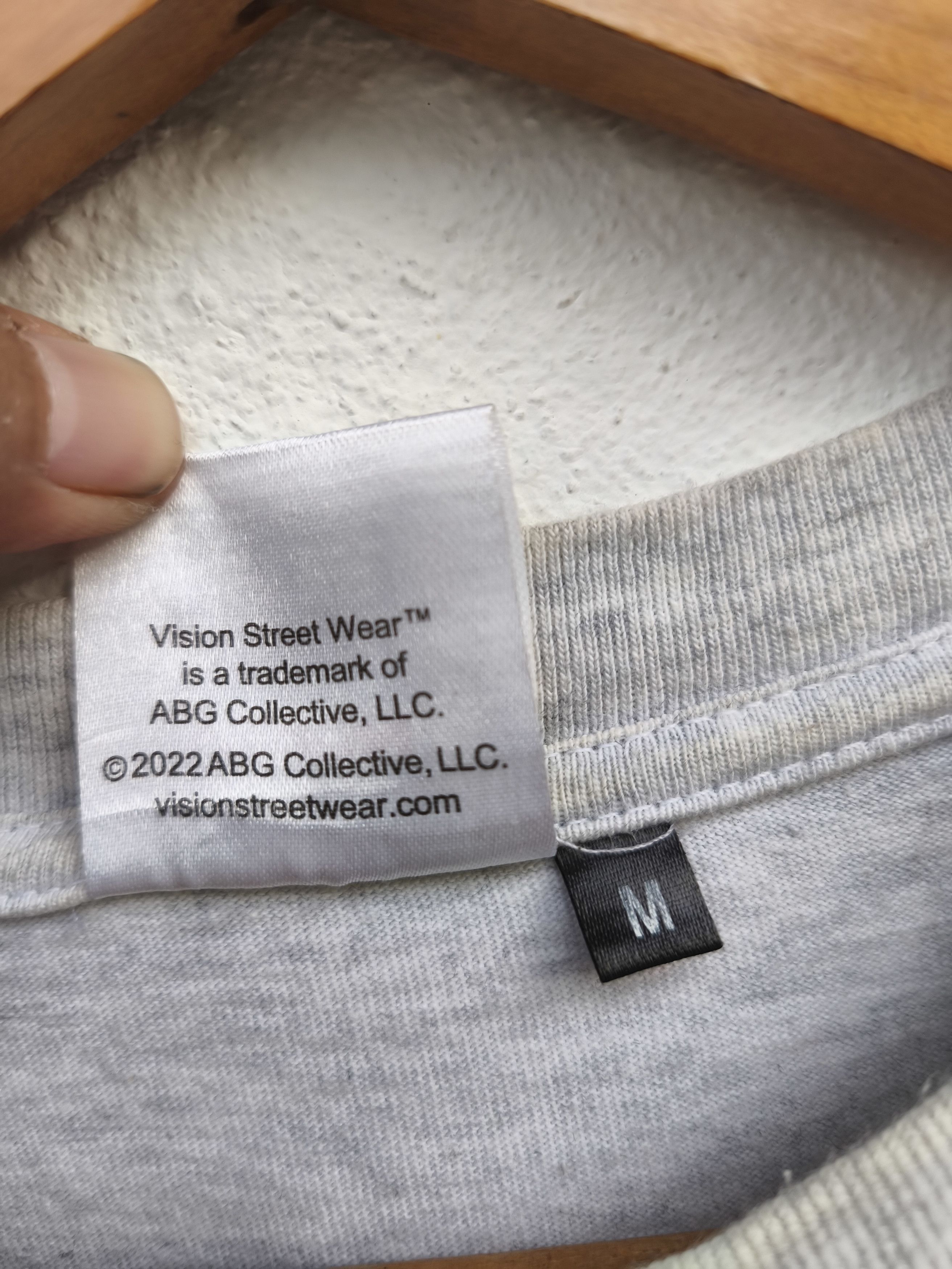 Vision Streetwear 🔥 Vision Streetwear t shirt embroidery spell out Size US M / EU 48-50 / 2 - 4 Thumbnail