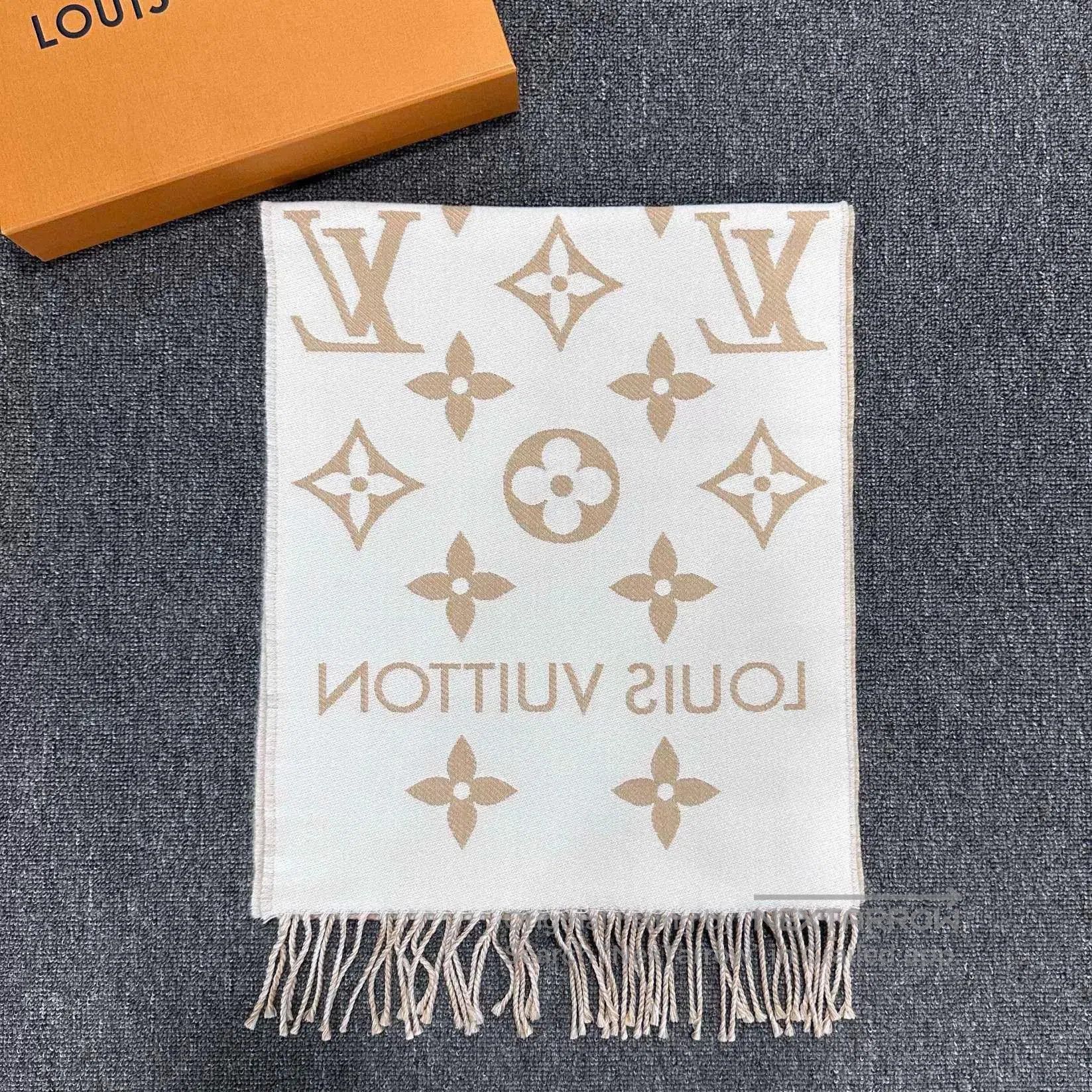 Louis Vuitton Louis Vuitton Beige Monogram Wool Scarf. Size ONE SIZE - 3 Thumbnail