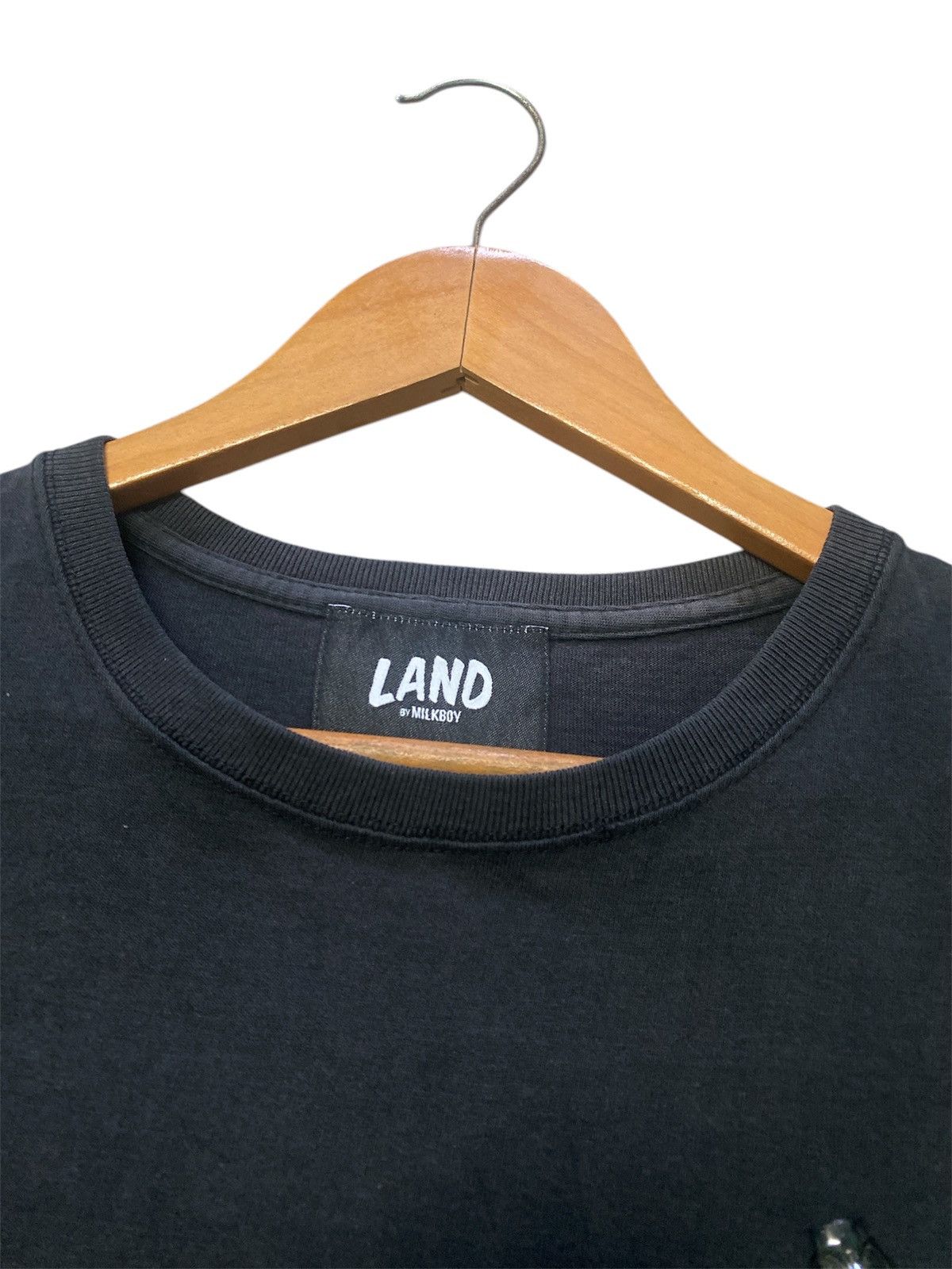 20471120 × Beauty Beast × Japanese Brand 💥RARE💥LAND BY MILKBOY LAND DRIP LOGO POKET T-SHIRT 🔥 Size US XL / EU 56 / 4 - 7 Thumbnail