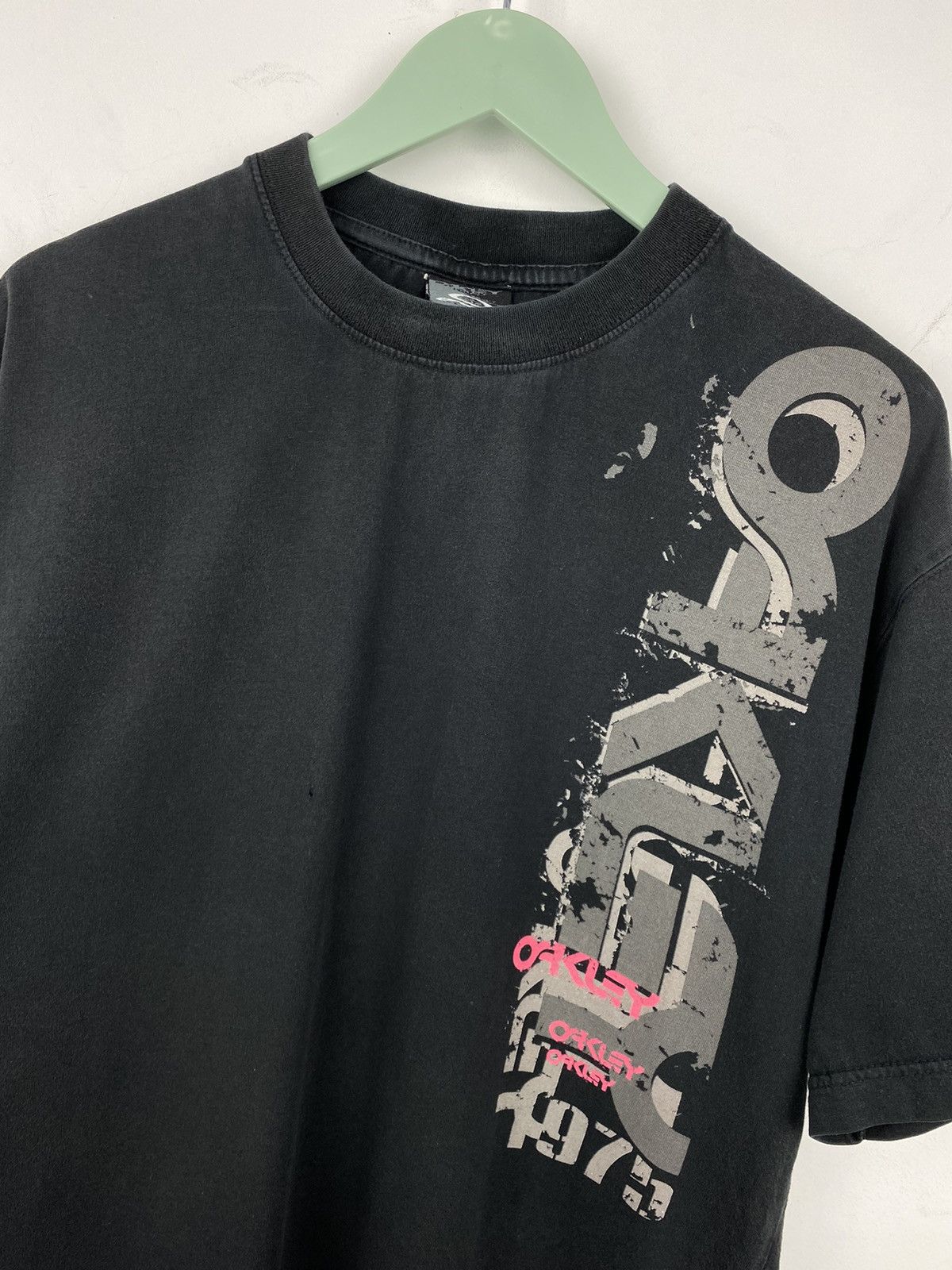 Oakley Vintage Oakley T Shirt Tee Y2K Patagonia Arc’teryx Size US L / EU 52-54 / 3 - 2 Thumbnail