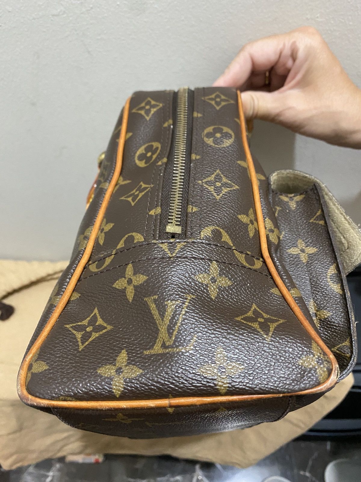 Louis Vuitton LOUIS VUITTON MANHATTAN LEATHER HANDBAG Size ONE SIZE - 11 Thumbnail