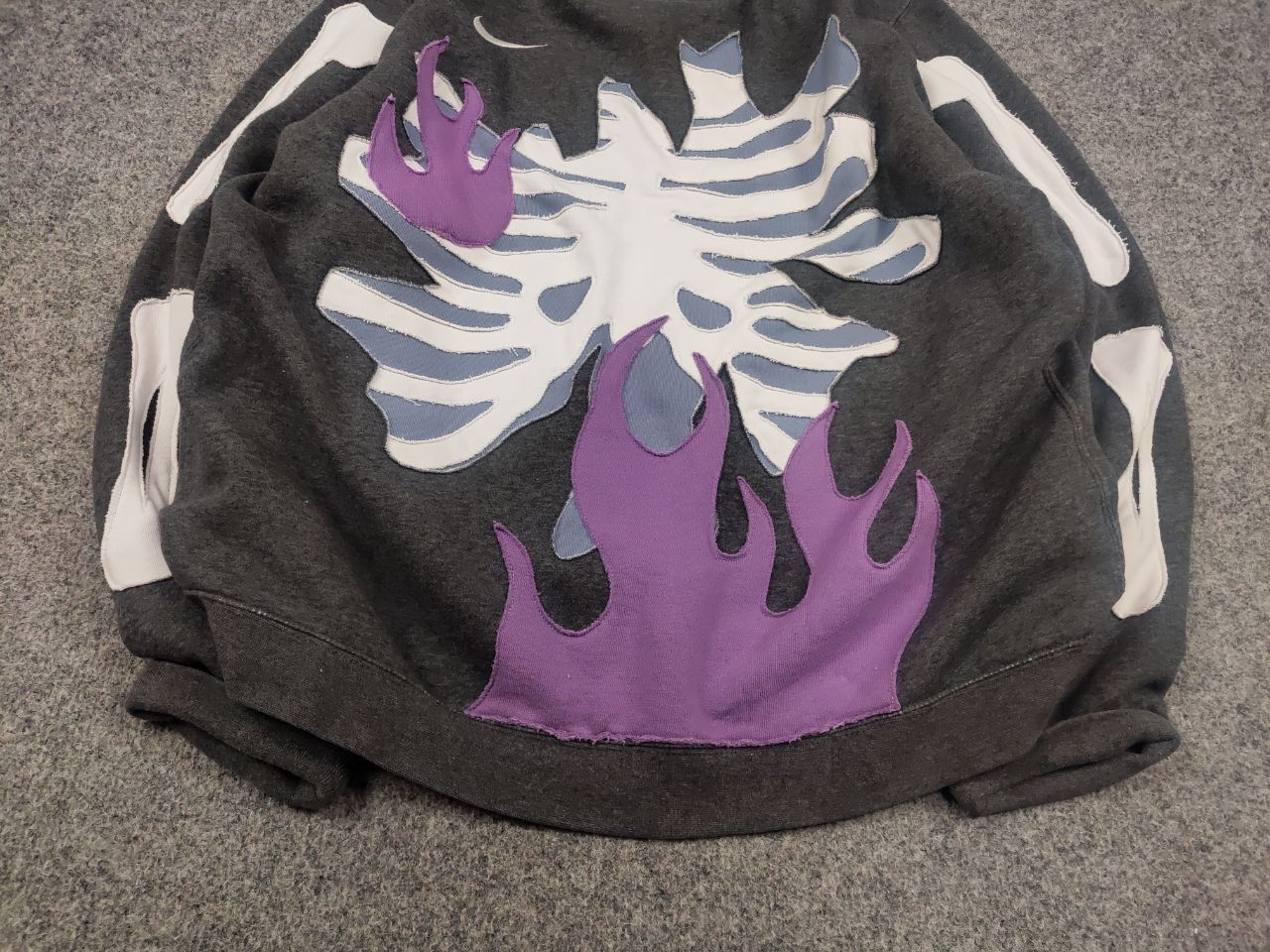 Nike Rare reworked nike skeleton Logo vintage Sweatshirt Y2K Size US L / EU 52-54 / 3 - 6 Thumbnail