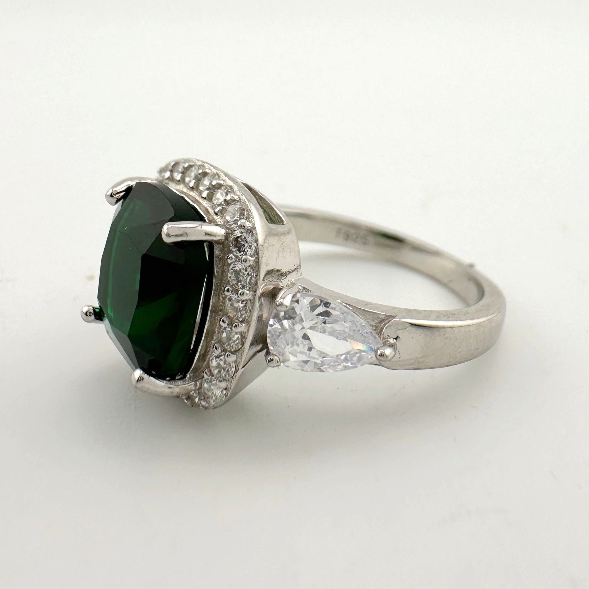 Other 3.66ct Lab Created Emerald and White Gemstone Ring Size 7 Size ONE SIZE - 9 Thumbnail