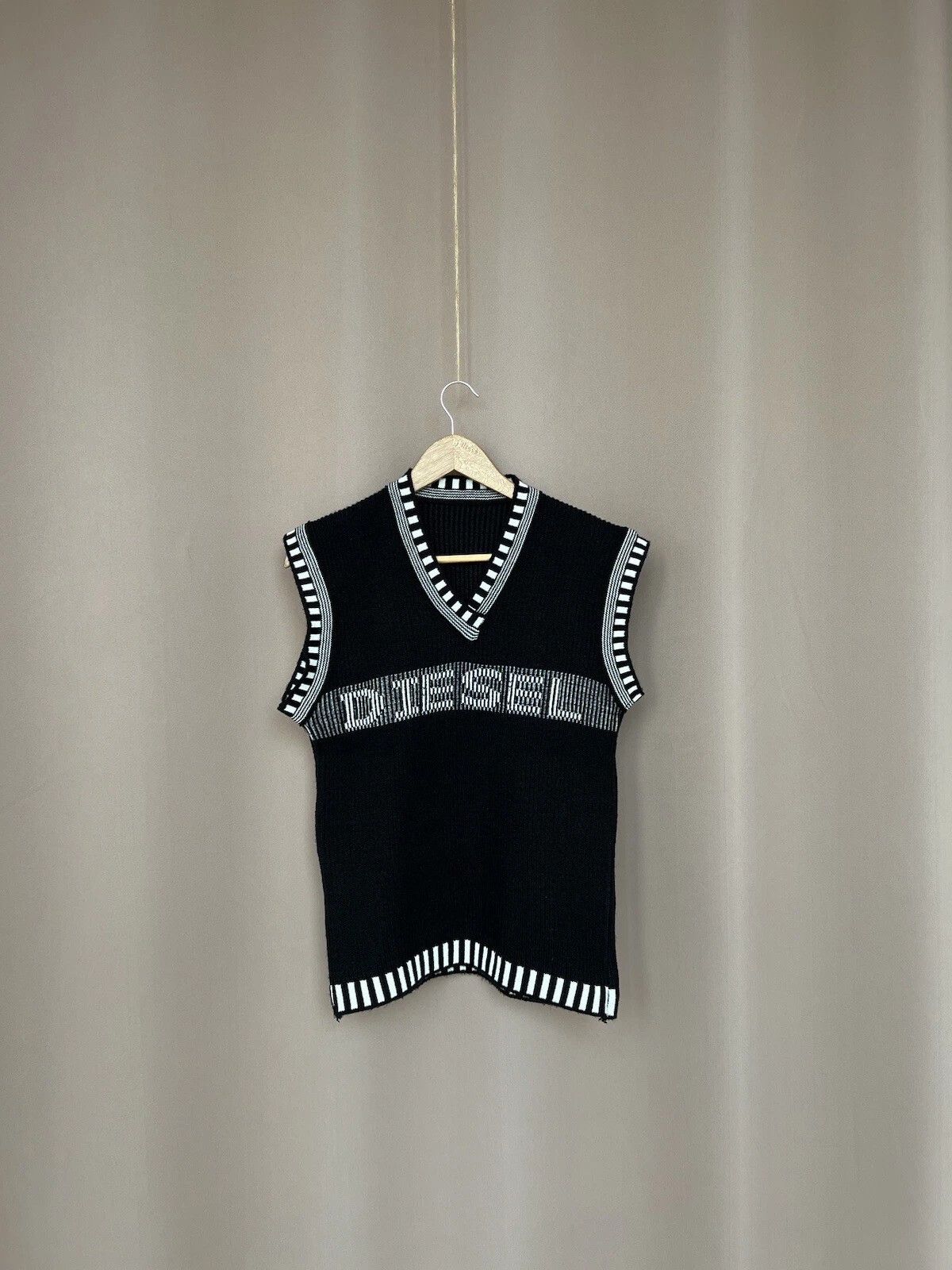 Diesel Diesel Knit Womens Vest Size S/M Big Logo Sleeveless Size S / US 4 / IT 40 - 1 Thumbnail