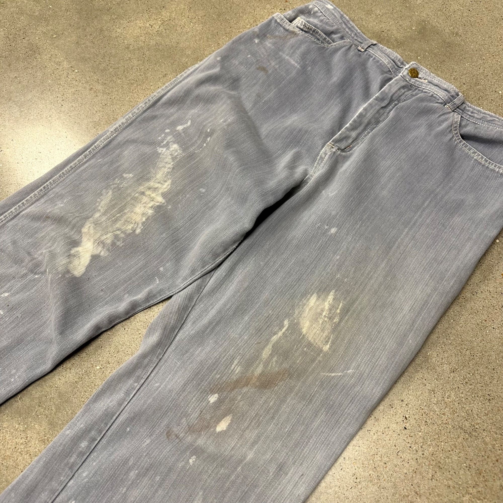 Vintage Vintage 1960s Lightwash Denim Paint Splattered Jeans Size US 35 - 1 Thumbnail
