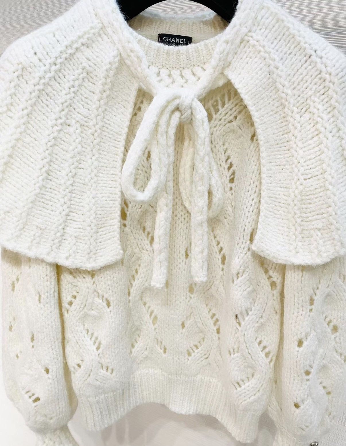 Chanel Chanel 21B White Cape Collar Knit Sweater J33 Size XXS / US 00 / IT 34 - 3 Thumbnail