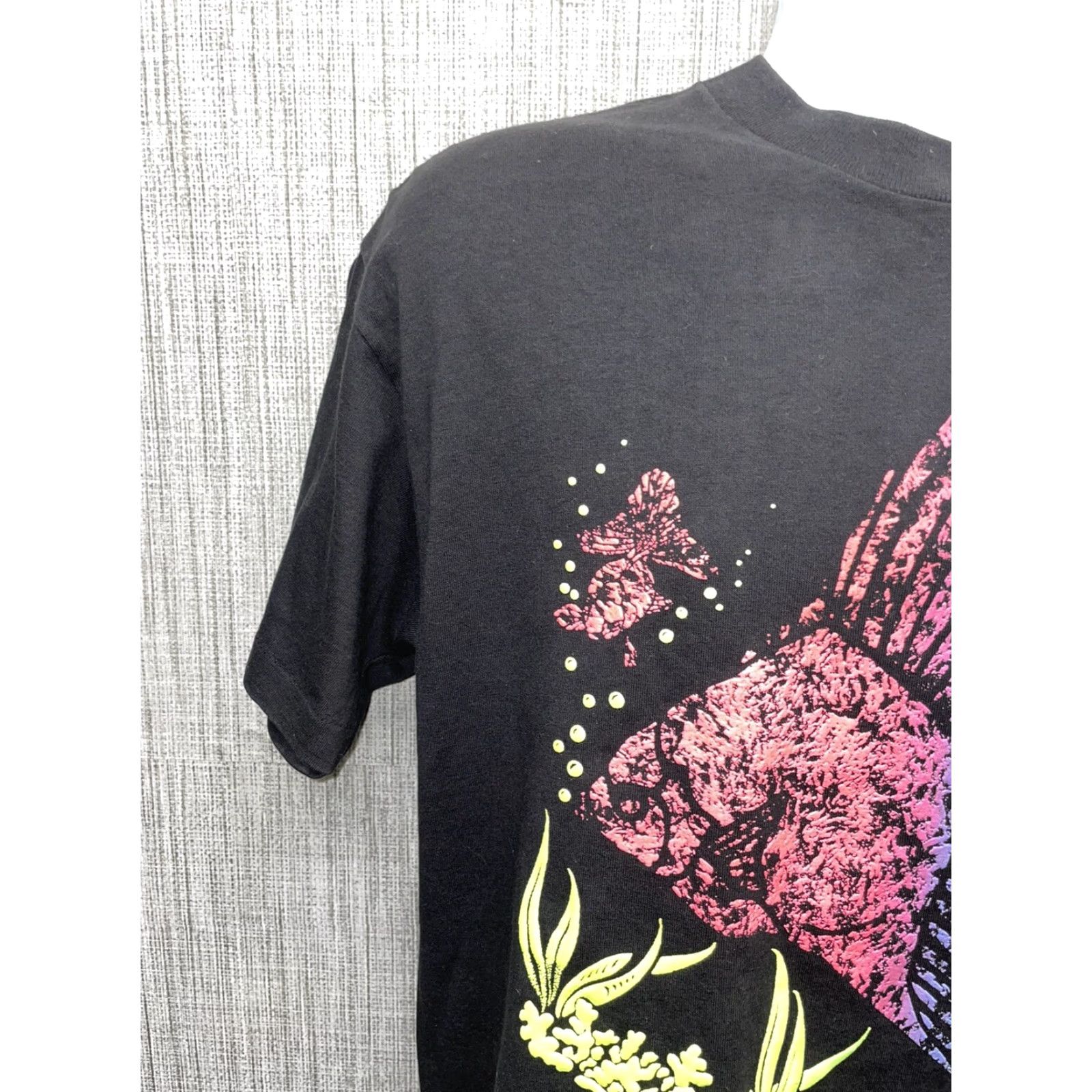 Vintage VINTAGE Kauai Hawaii Signal Mega-Tee Black Graphic T-Shirt Mens L USA Single Stitch Stitch USA Mens L Black Graphic Tee Size US L / EU 52-54 / 3 - 6 Thumbnail