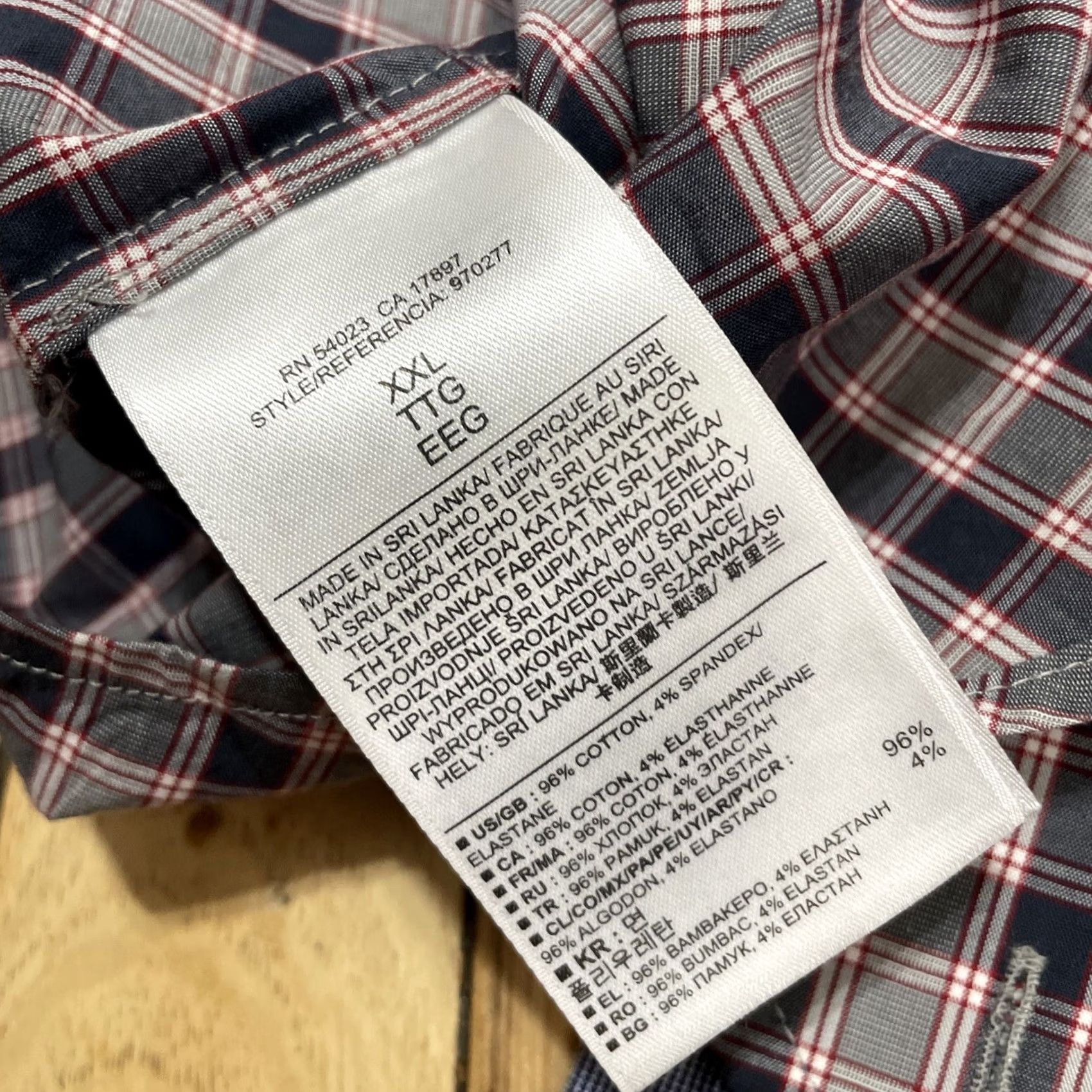 Banana Republic VINTAGE Banana Republic Button Shirt Men 2XL Slim Fit Plaid Shirt, Gray Red, Long Sleeve, Button-Up, Classic, 2014, Casual, Business, 2XL Mens Size US XXL / EU 58 / 5 - 6 Thumbnail