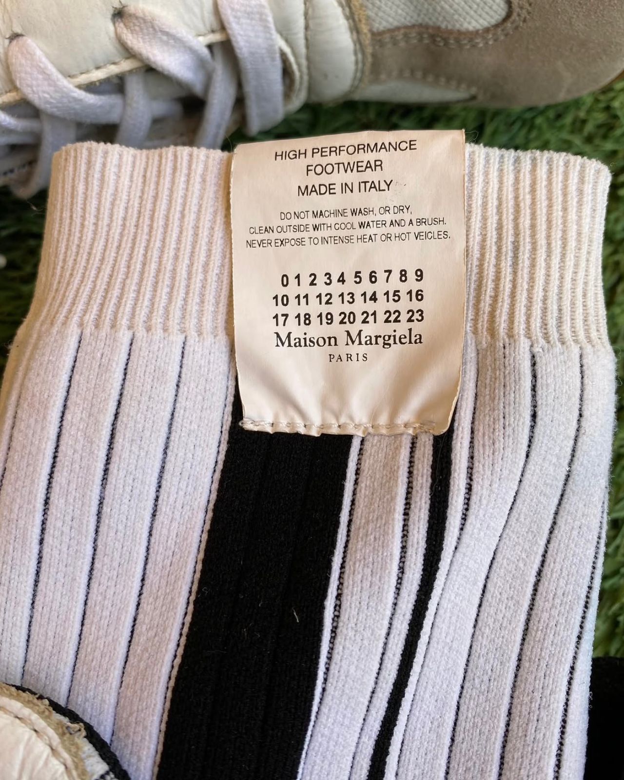 Maison Margiela Maison Margiela white and black replica sock Size US 10 / EU 43 - 2 Thumbnail