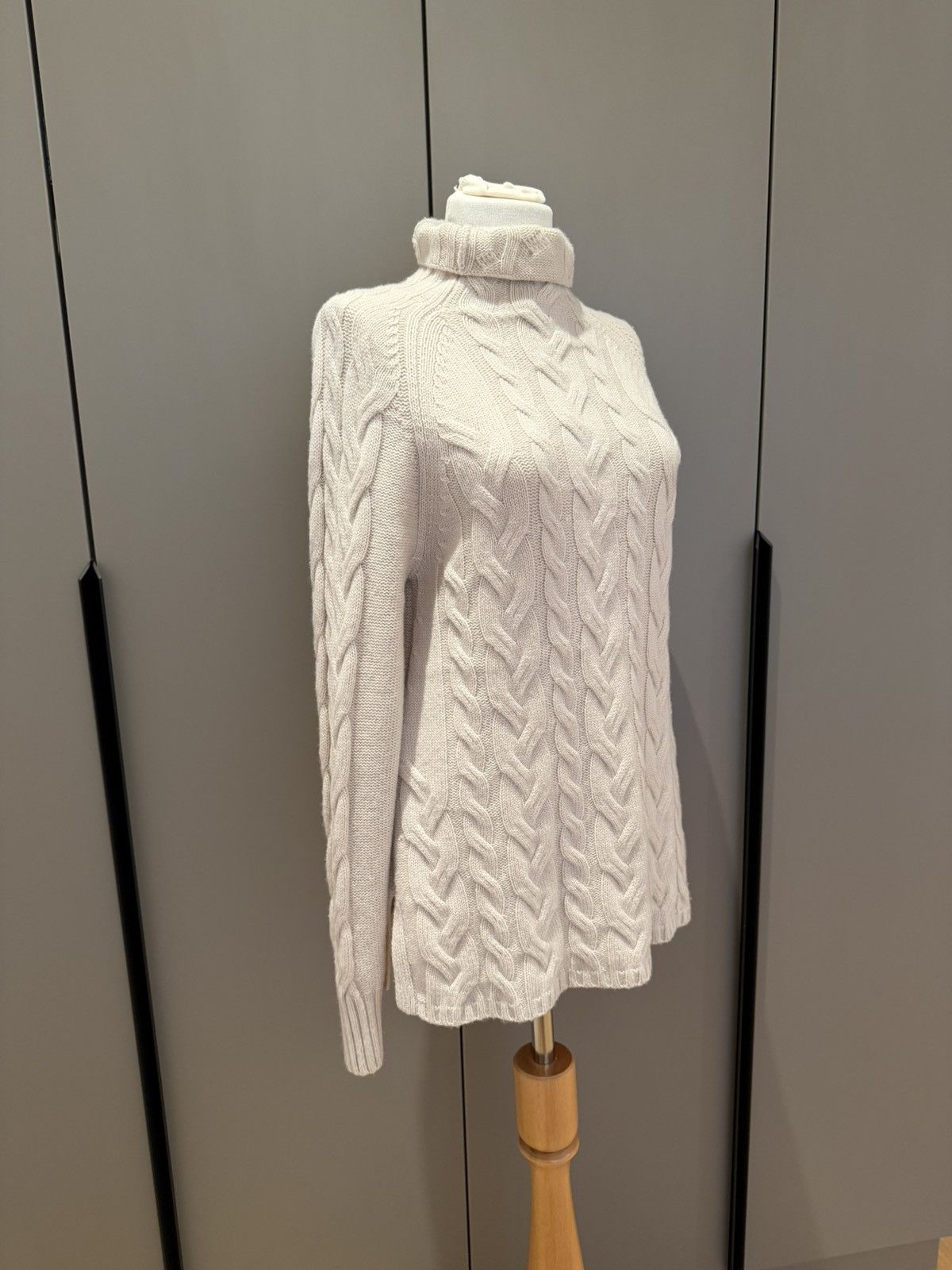 Max Mara Cashmere and wool sweater, Max Mara Size M / US 6-8 / IT 42-44 - 3 Thumbnail
