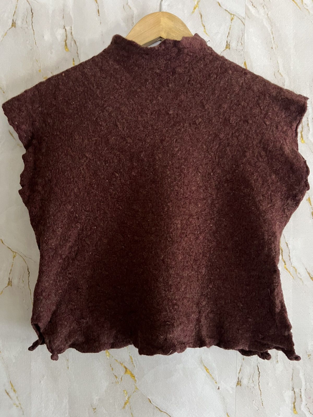 Issey Miyake Plantation Red Crop-Top – Designer Issey Miyake Inspired Size M / US 6-8 / IT 42-44 - 2 Thumbnail