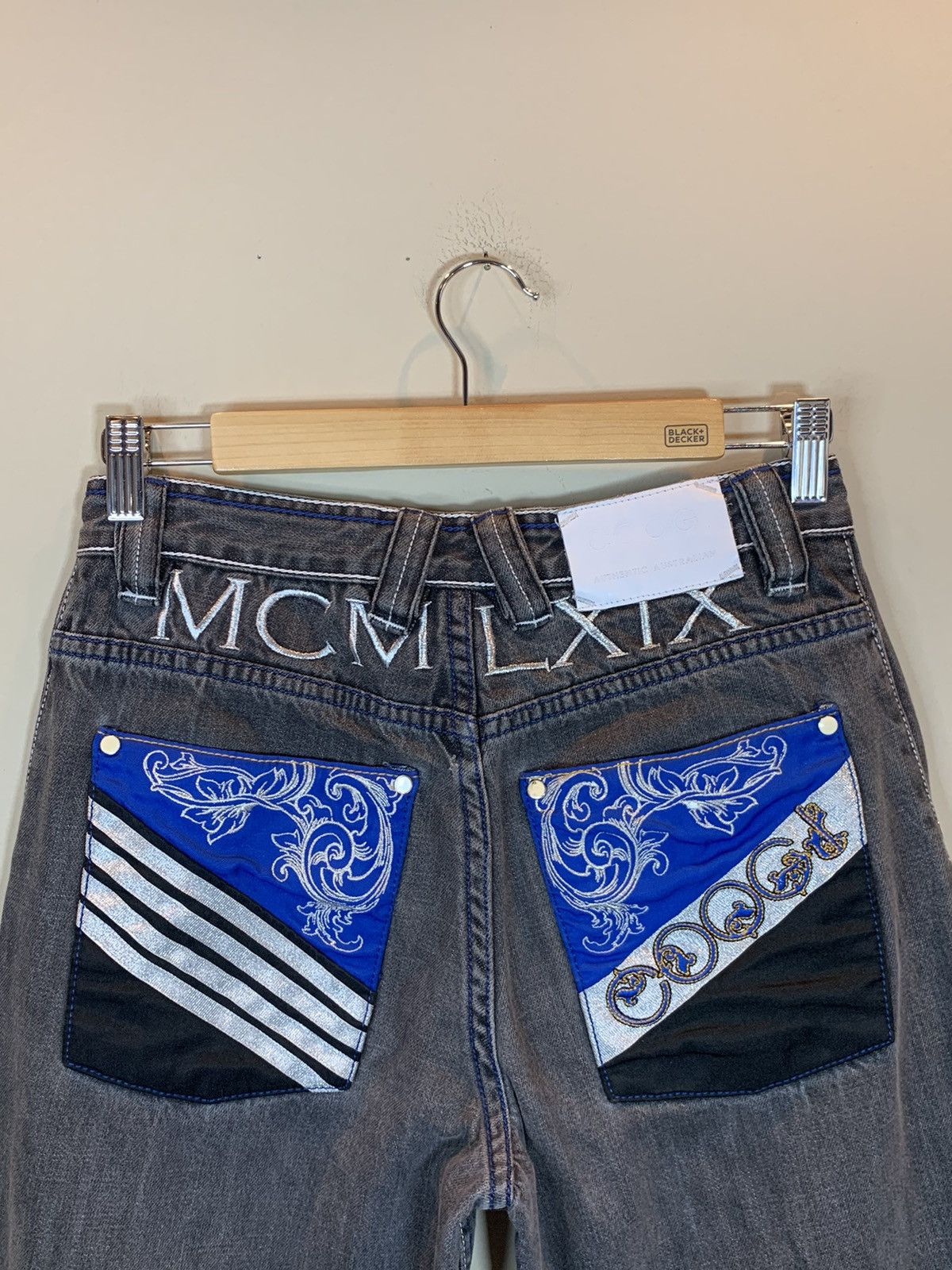 Coogi *RARE* Vintage 1990’s COOGI Embroidered Faded Denim Jeans Size US 28 / EU 44 - 3 Thumbnail