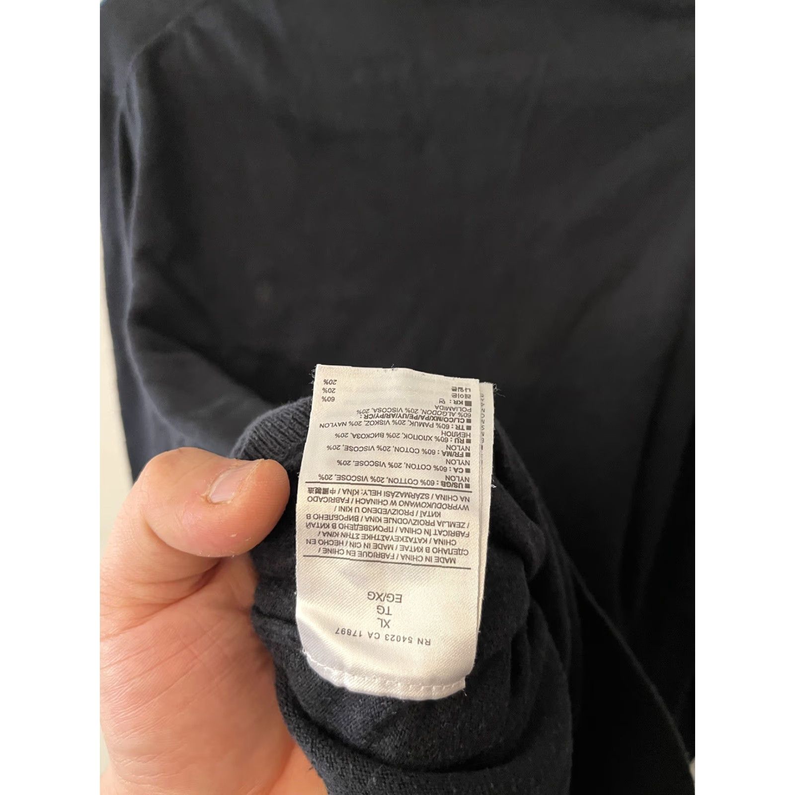 Banana Republic VINTAGE Banana Republic Black Knit V-Neck Pullover Sweater Men's XL Cotton Blend Shirt Pullover Black Mens XL Adult Sweater Size US XL / EU 56 / 4 - 4 Thumbnail