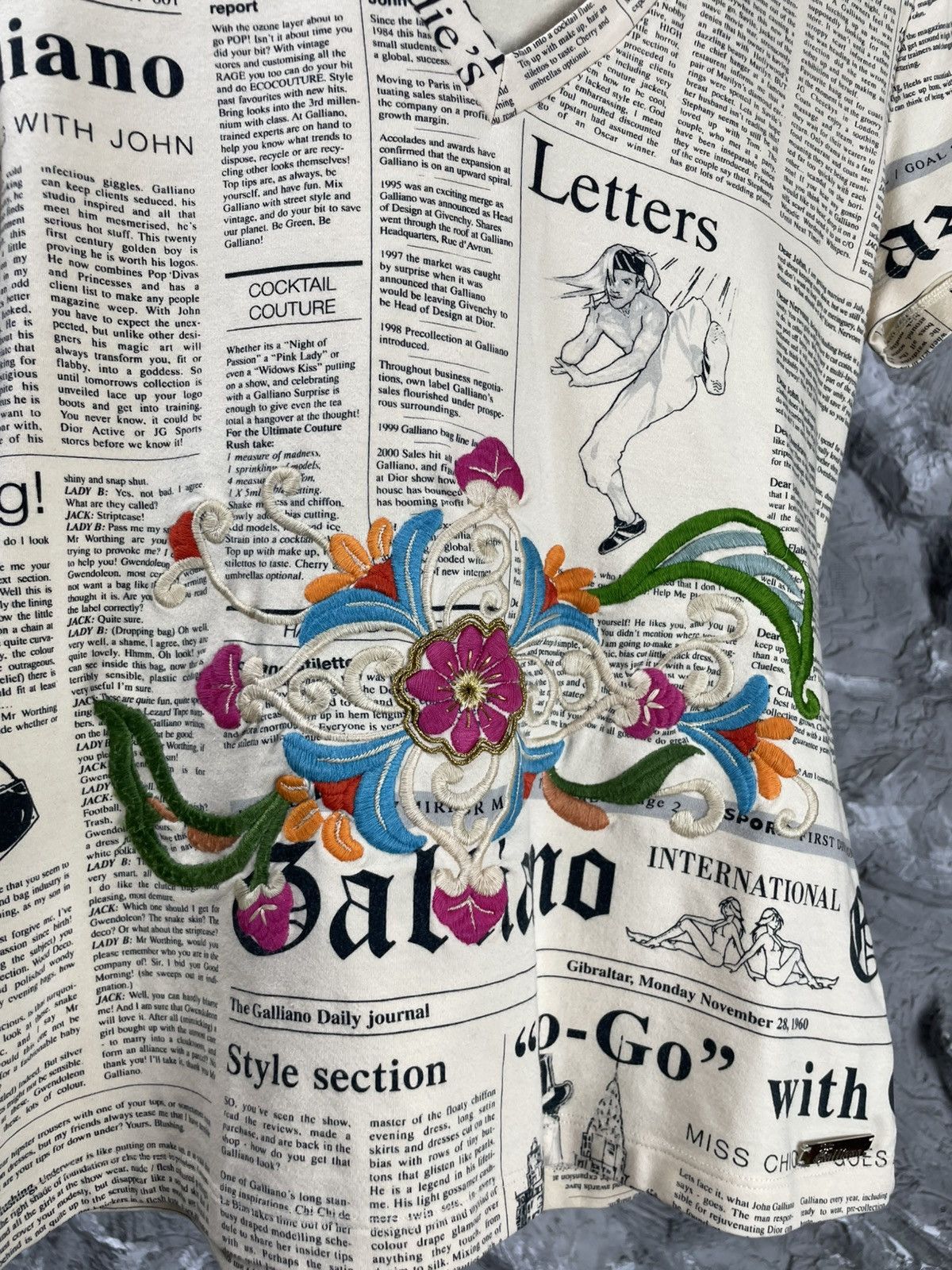 John Galliano John Galliano Rare Archive 2000s Gazette Print T-shirt Size M / US 6-8 / IT 42-44 - 7 Thumbnail