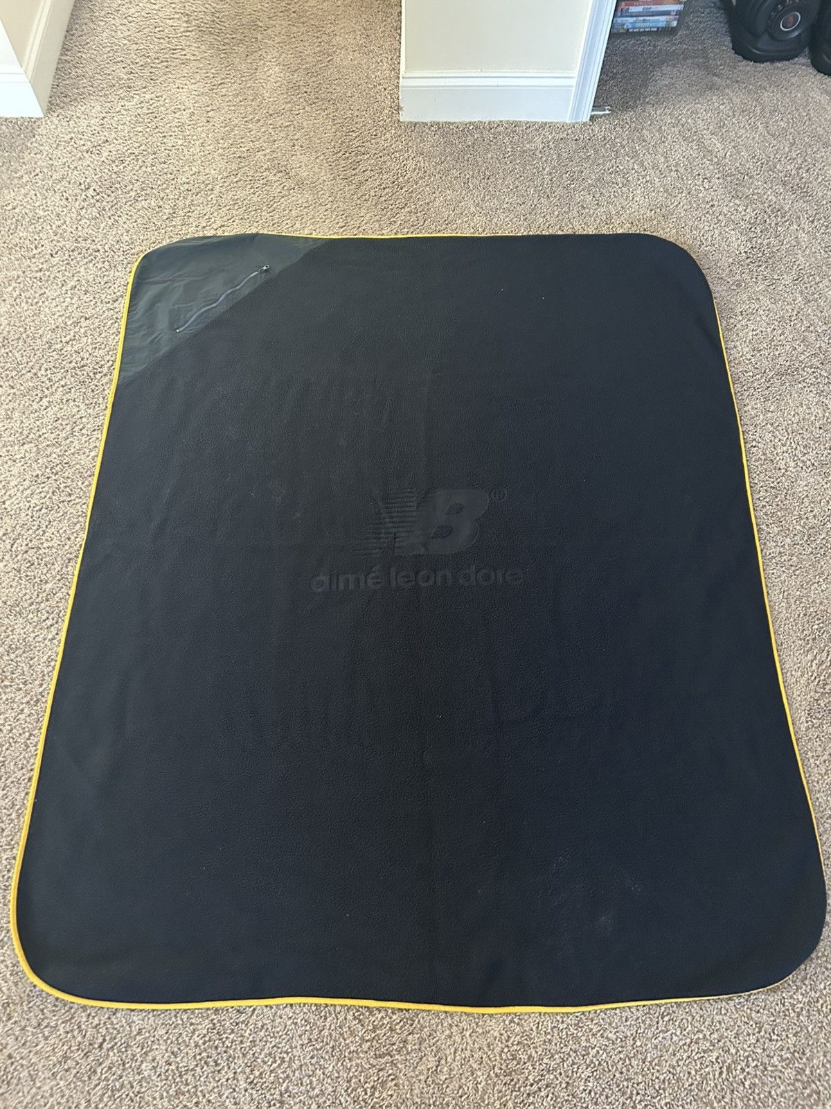 Aime Leon Dore × New Balance Aime Leon Dore x New Balance Fleece Blanket Size ONE SIZE - 1 Thumbnail