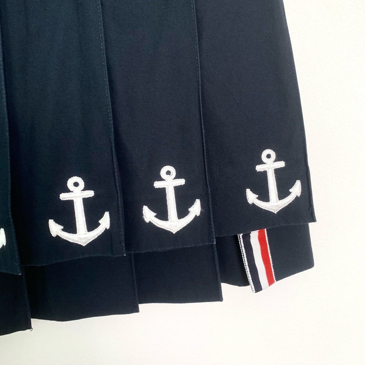 Thom Browne Thom Browne Anchor Embroidered Pleated Mini Skirt K26WX Size 27" / US 4 / IT 40 - 4 Thumbnail