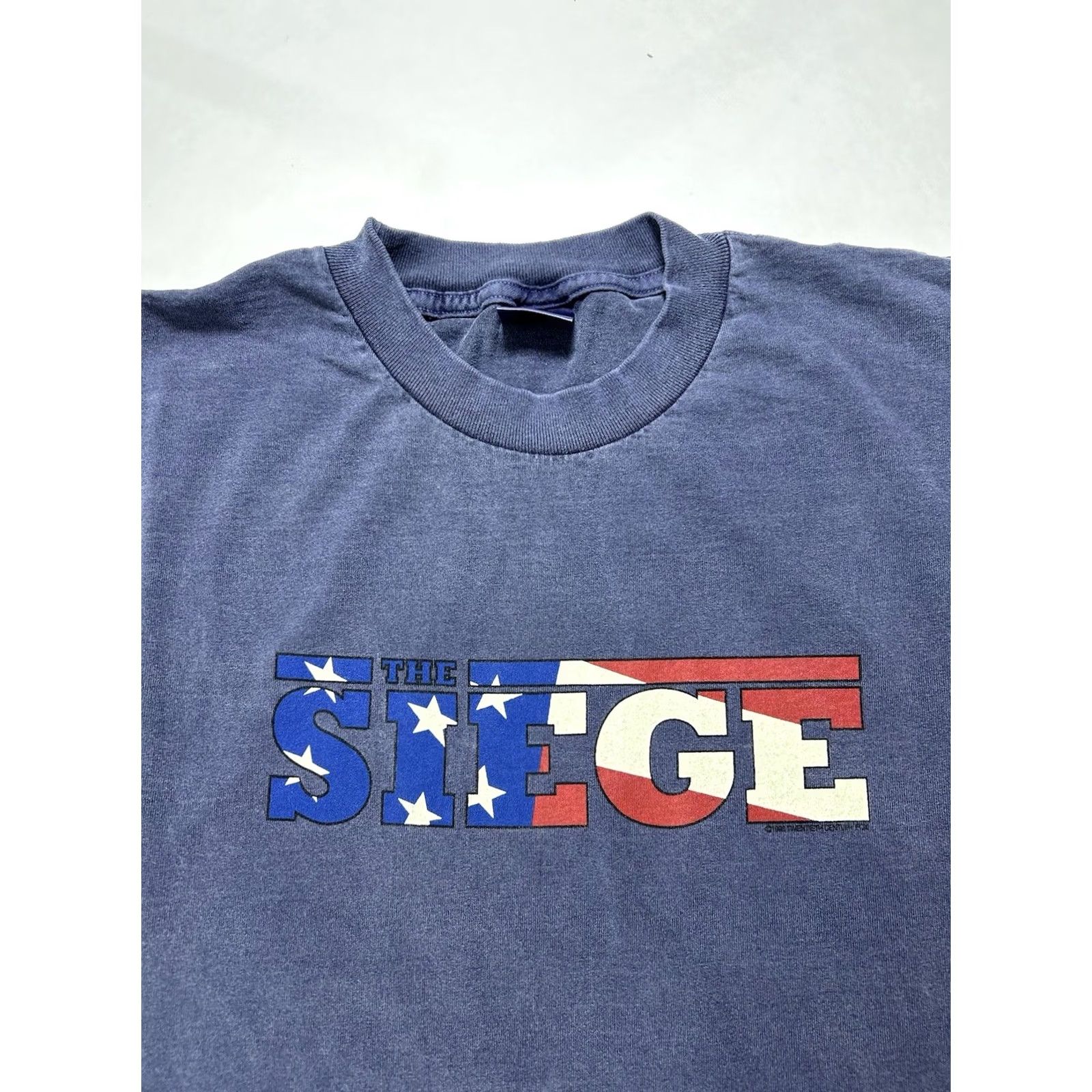 AAA VINTAGE The SIEGE Movie Shirt 1998 Denzel Washington XL 100% cotton Blue 90s Mens Size US XL / EU 56 / 4 - 2 Thumbnail