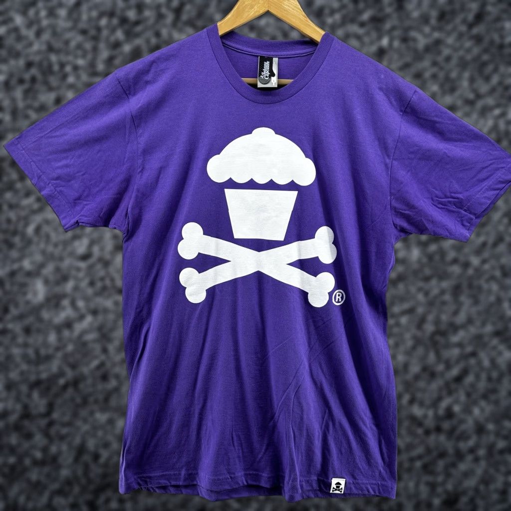 Johnny Cupcakes Johnny Cupcakes Shirt Mens Large Purple Skull Crossbones Cupcake Graphic Tee Size US L / EU 52-54 / 3 - 1 Thumbnail