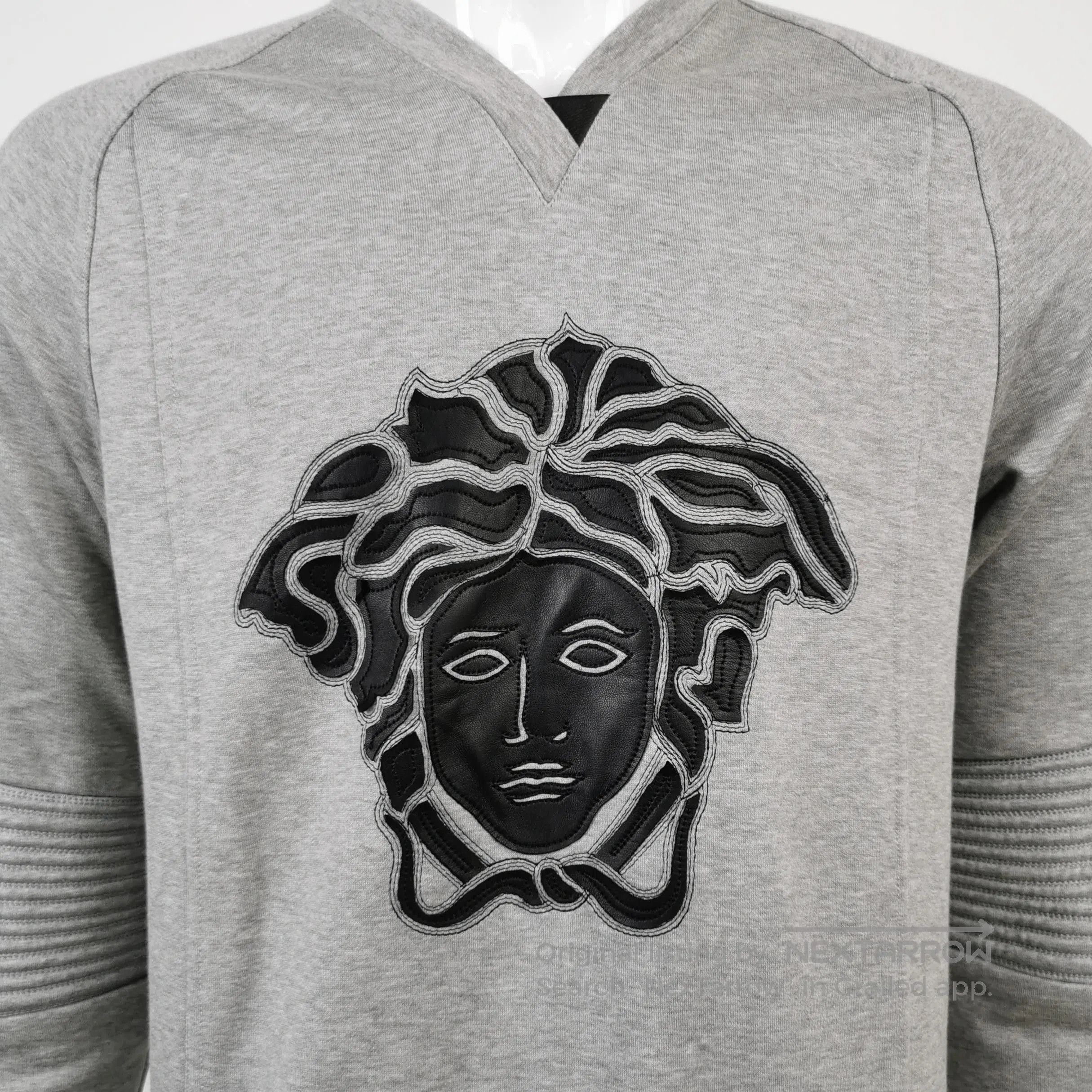 Versace Versace Gray V-Neck Wool Knit Sweater L. Size US L / EU 52-54 / 3 - 1 Thumbnail