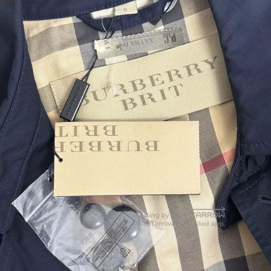 Burberry Burberry Navy Check Lined Trench Coat. Size S / US 4 / IT 40 - 4 Thumbnail