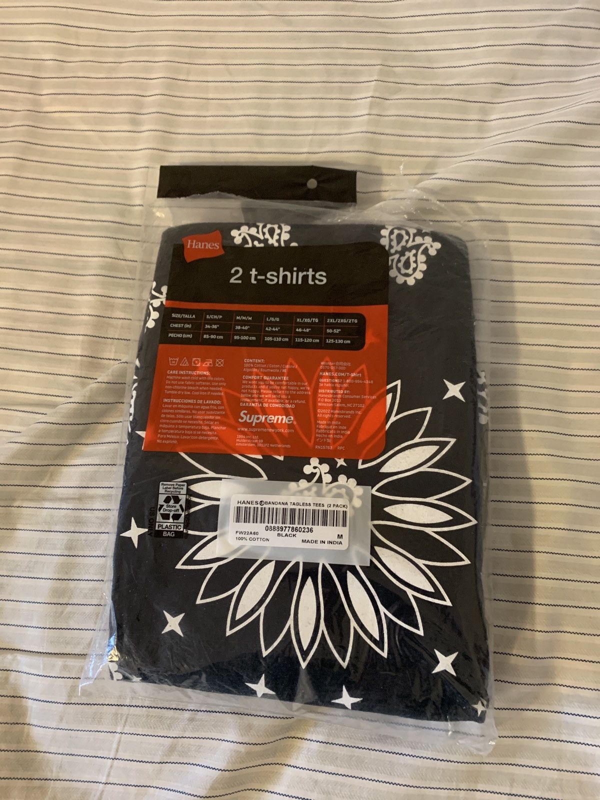 Supreme (1 Tee) Supreme Hanes Bandana Tagless Tee Size US M / EU 48-50 / 2 - 2 Thumbnail