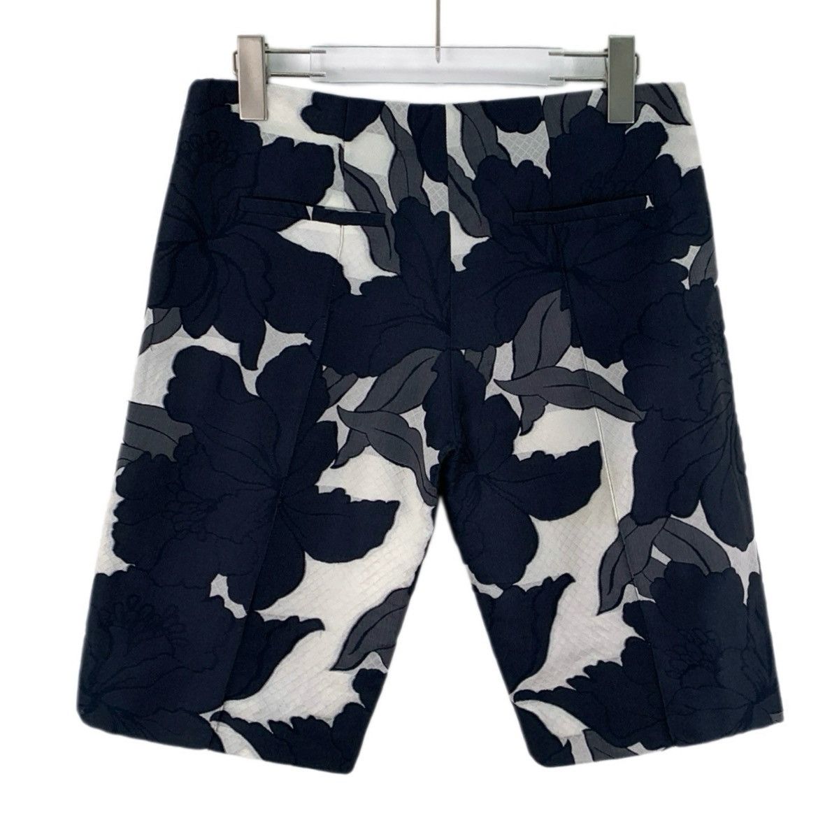 Chloe Chloe Dark Blue Silk Casual Shorts Floral Embroidery K26WX Size 25" / US 0 / IT 36 - 2 Thumbnail