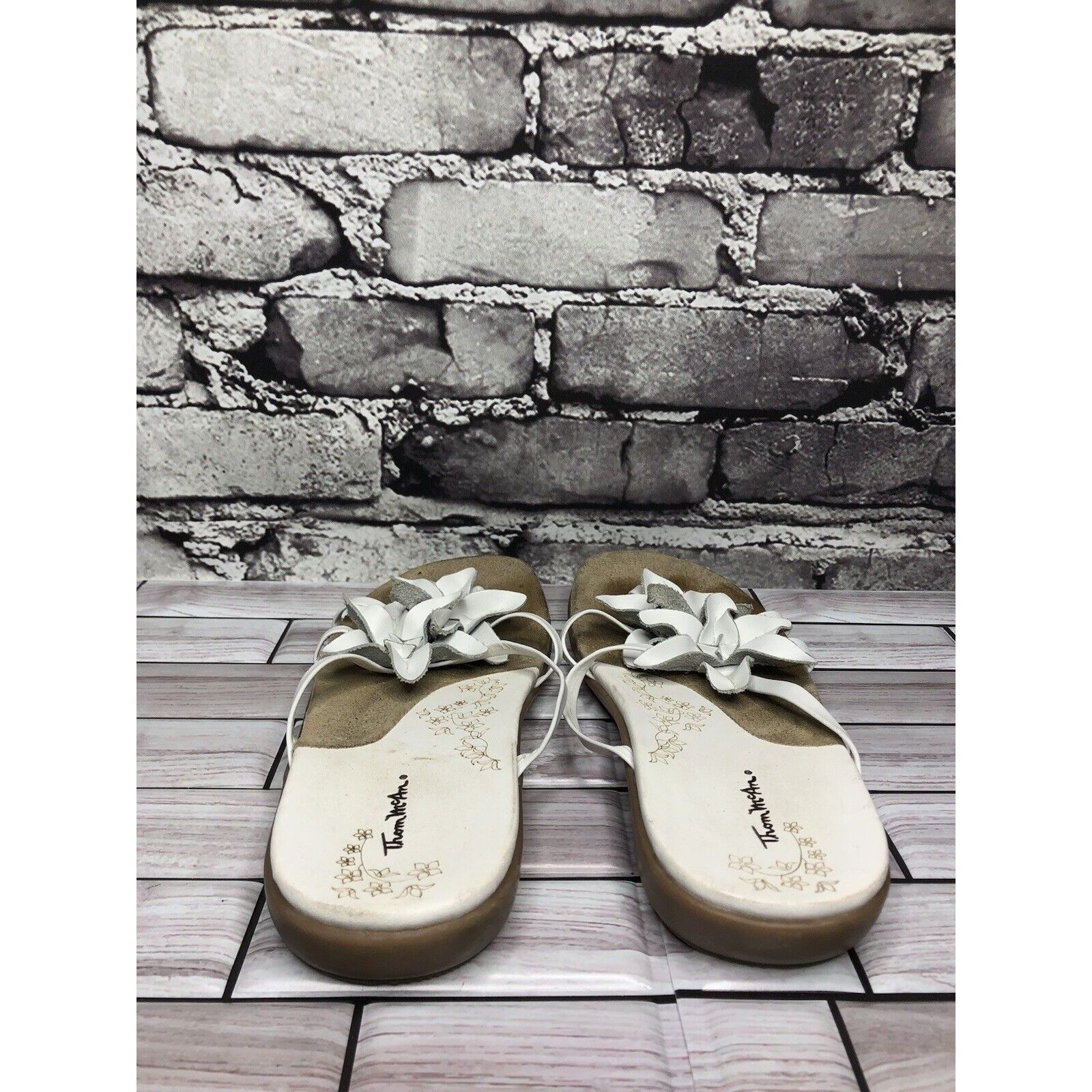 Other Thom McAn White Leather Floral Flip Flop Wedge Sandals Women Size US 6 / IT 36 - 5 Thumbnail
