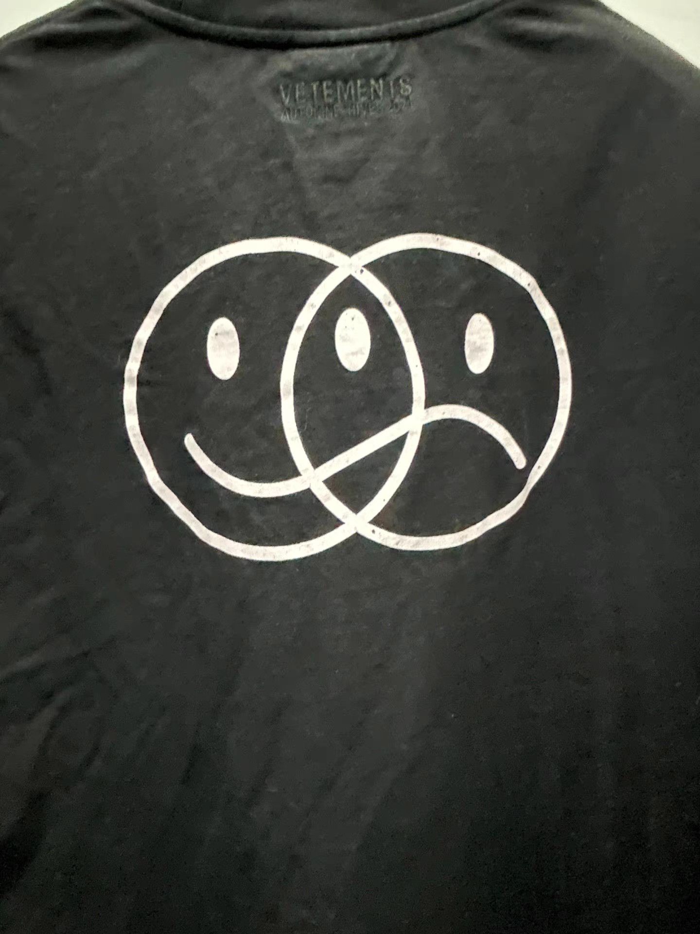 Vetements VETEMENTS classic smiley print short-sleeve T-shirt Size US S / EU 44-46 / 1 - 4 Thumbnail
