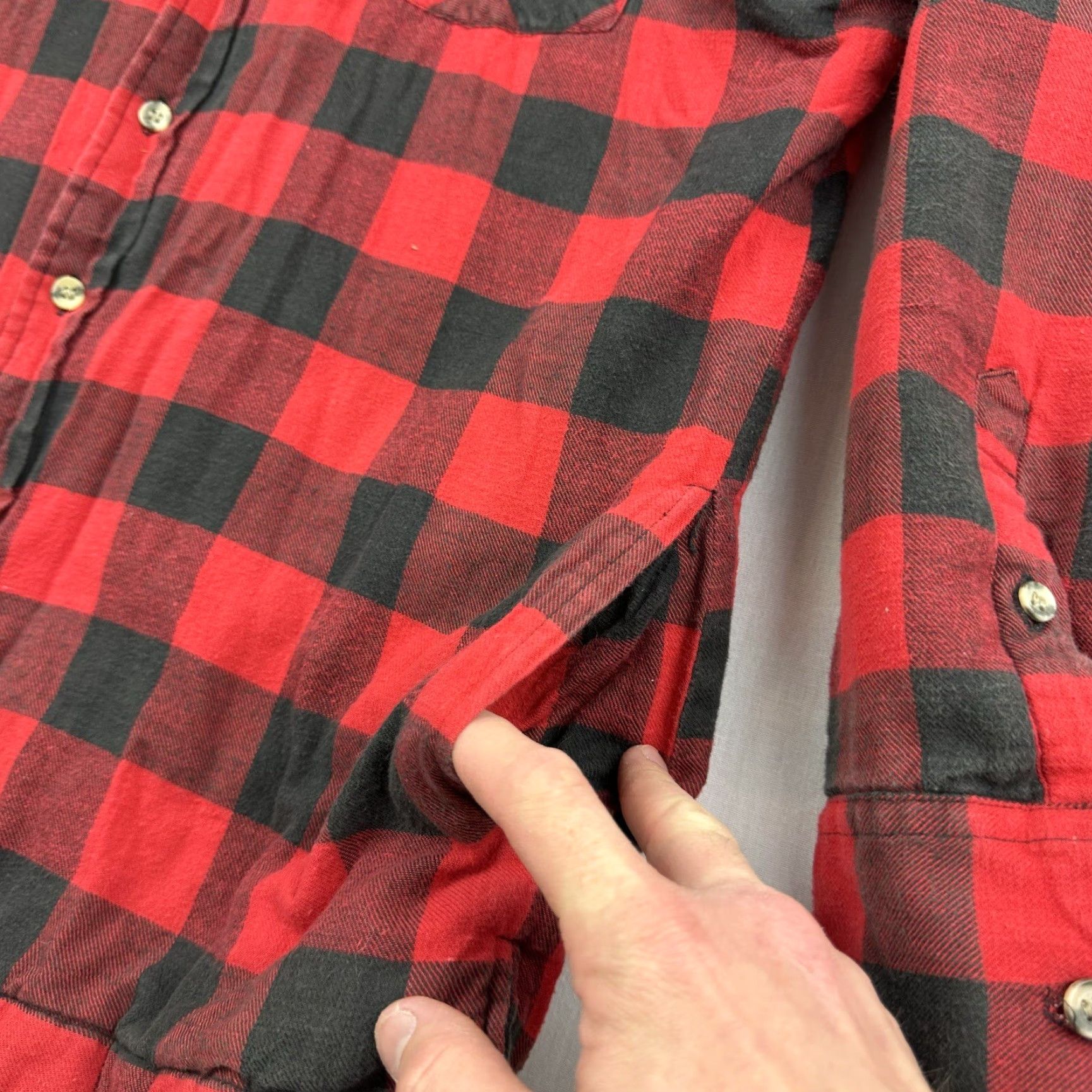 Arrow VINTAGE Arrow Sportswear Quilted Flannel Button-Up Shirt Adult Large Red Plaid Mens 90s Camping Hunting Arrow Shirt Regular Fit Size US L / EU 52-54 / 3 - 5 Thumbnail