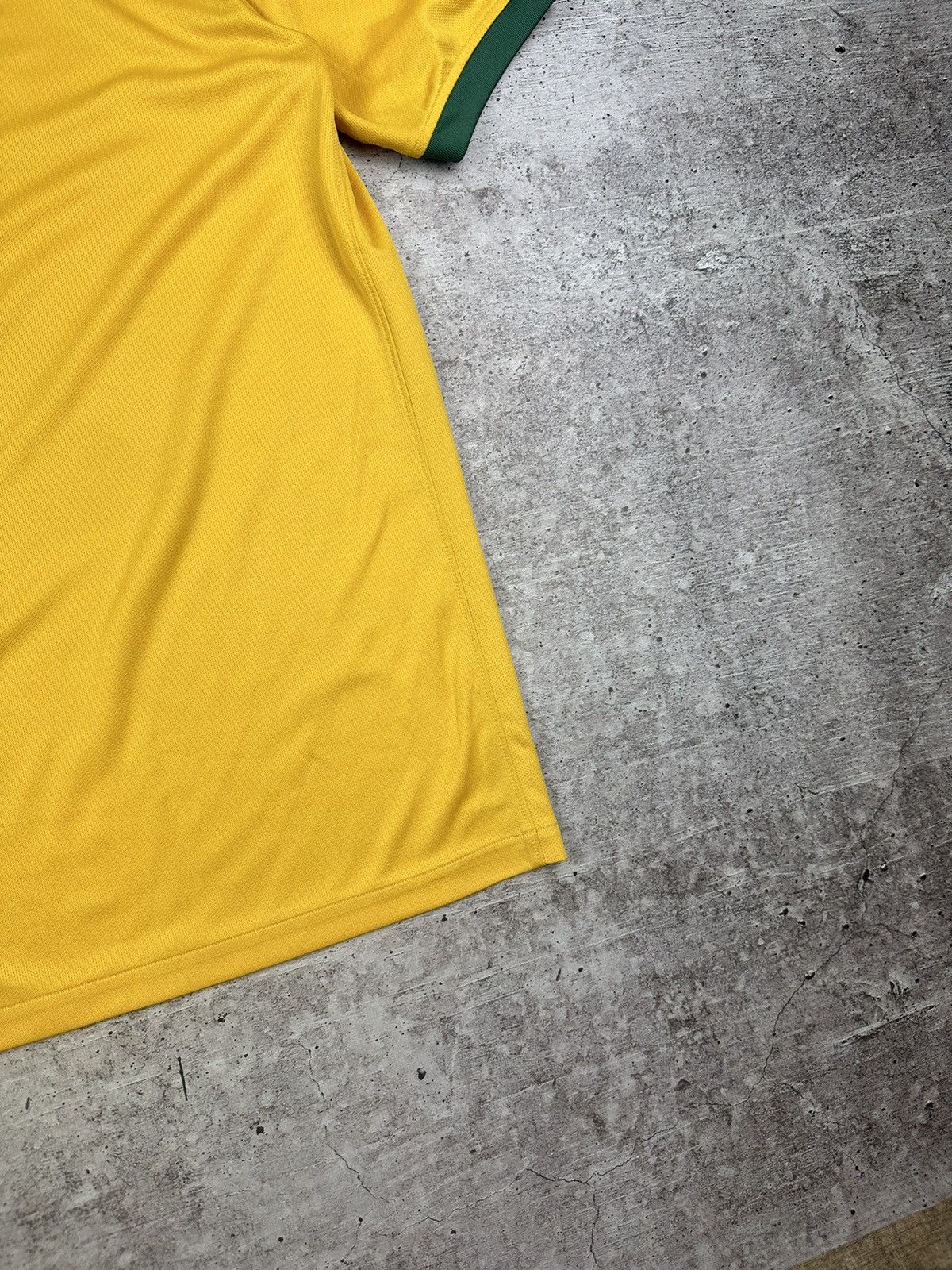 Nike 2014 Nike Australia World Cup Home Soccer Jersey/Shirt Size US M / EU 48-50 / 2 - 17 Thumbnail