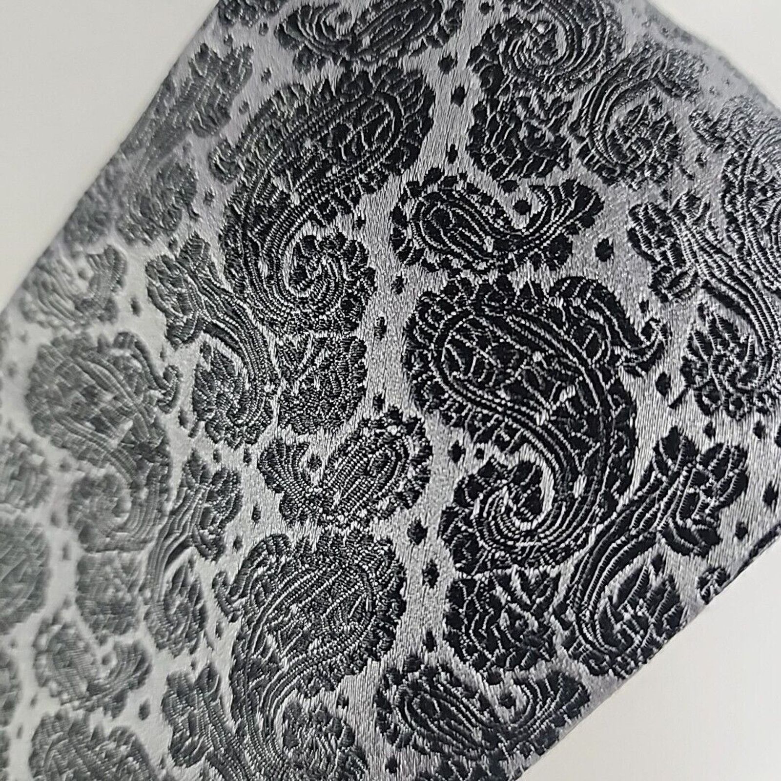Vintage Ninto Silk Necktie, Gray Paisley - Italy - Like New Size ONE SIZE - 3 Thumbnail