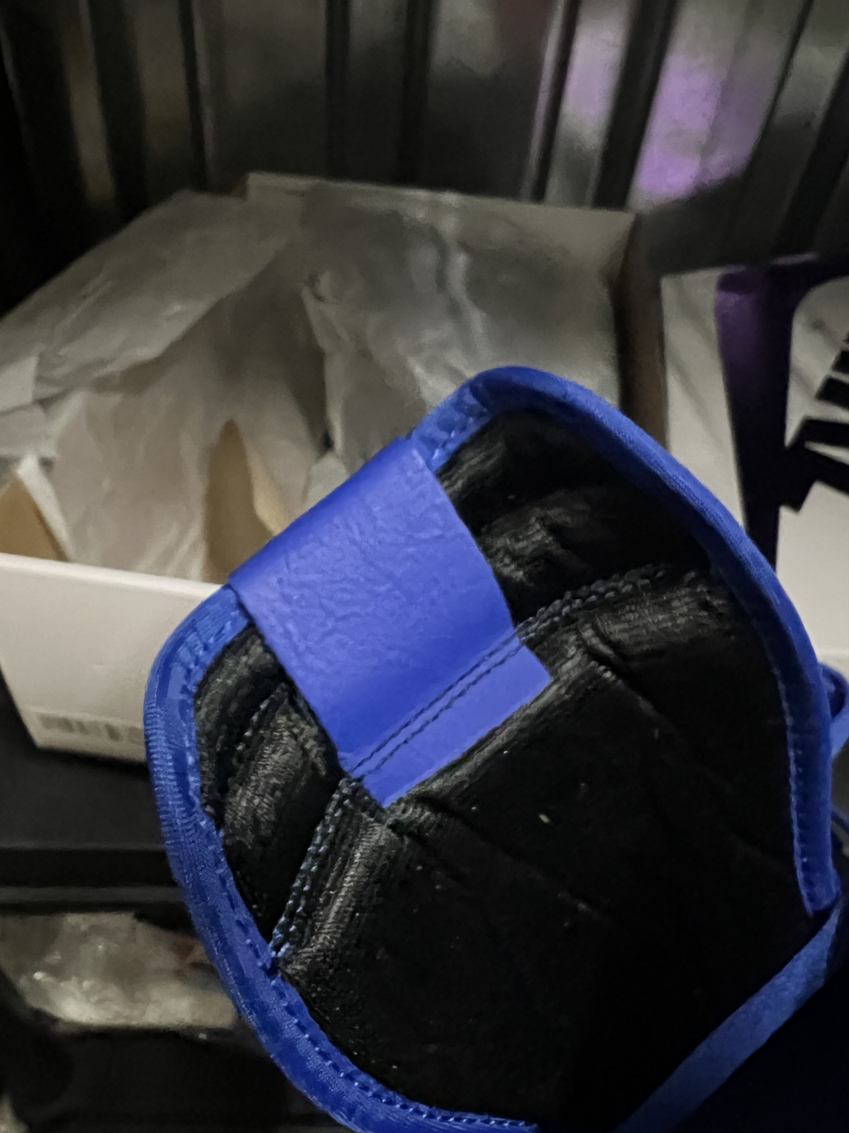 Jordan Brand Air Jordan 1 Retro High OG Hyper Royal 2018 Size US 10 / EU 43 - 6 Thumbnail