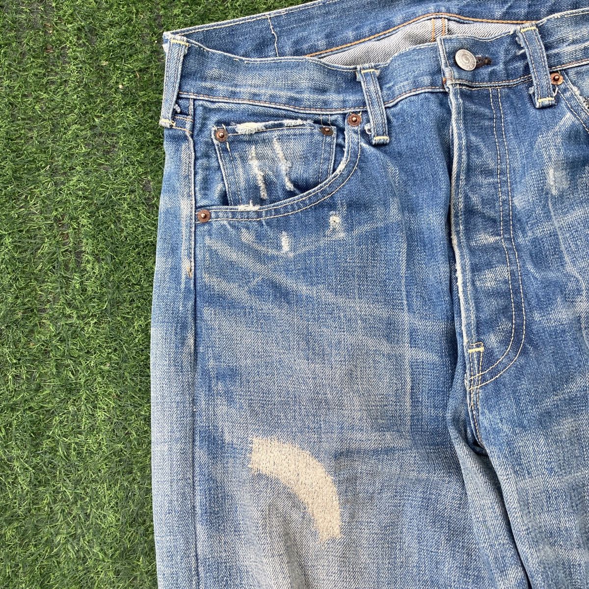 Levi's VINTAGE LEVI’S BIG E 501 SELVEDGE DISTRESSED JEANS Size US 32 / EU 48 - 12 Thumbnail