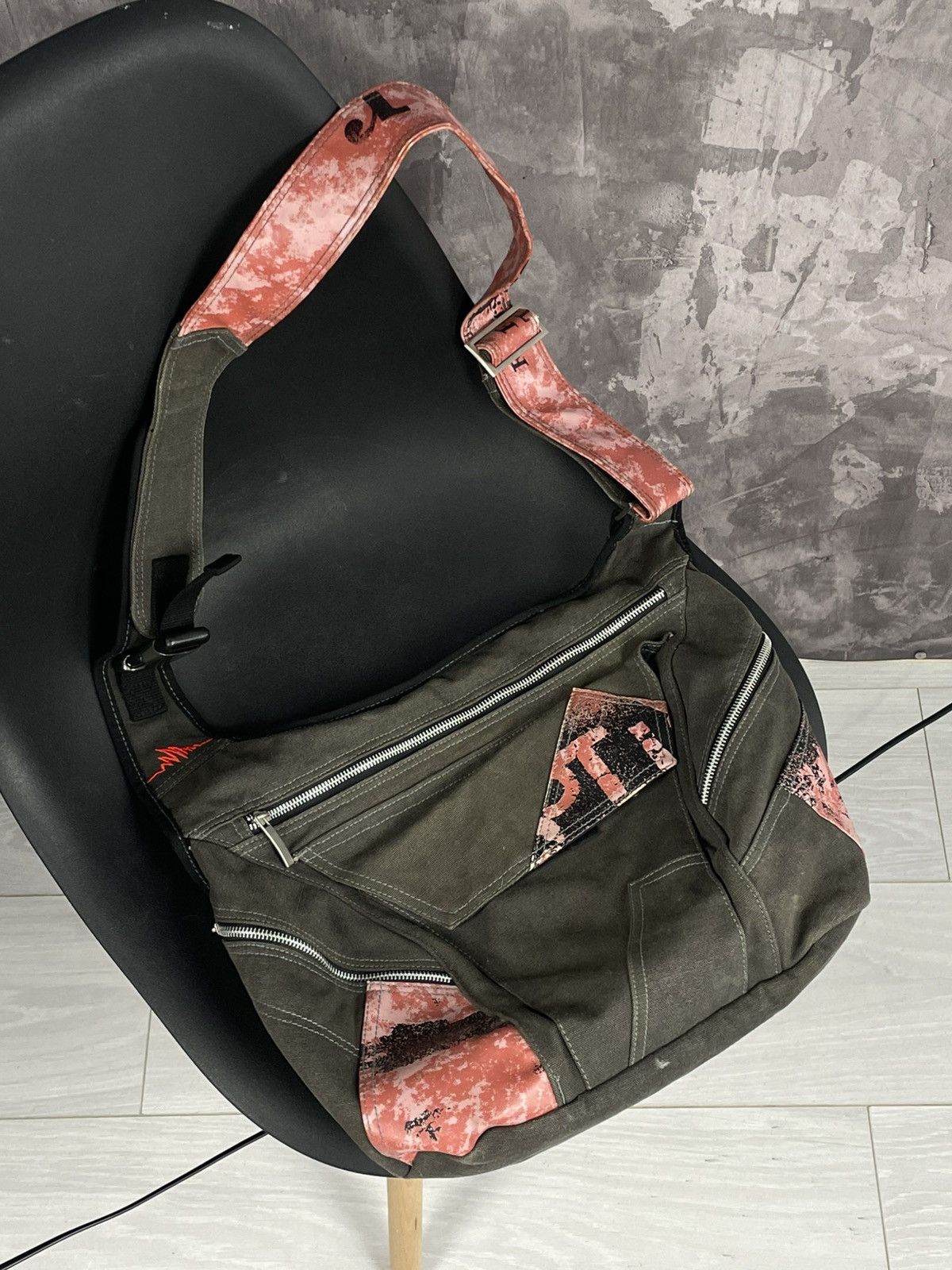 Japanese Brand × Le Grande Bleu (L.G.B.) × Marlboro Vintage Marlboro Y2K Zip sling bag Crossbody Archive Size ONE SIZE - 2 Thumbnail
