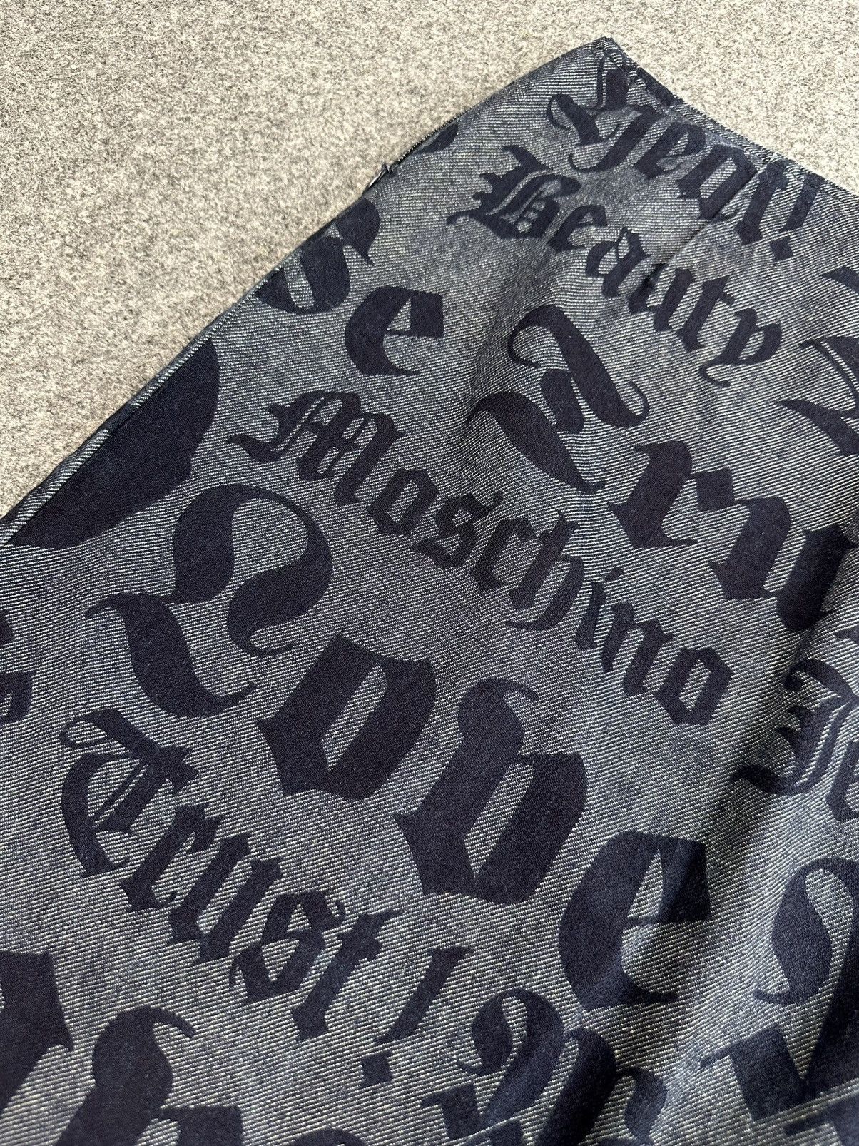 Moschino Moschino - Old English Gothic Script Denim Midi-Skirt - Navy Size 30" / US 8 / IT 44 - 6 Thumbnail