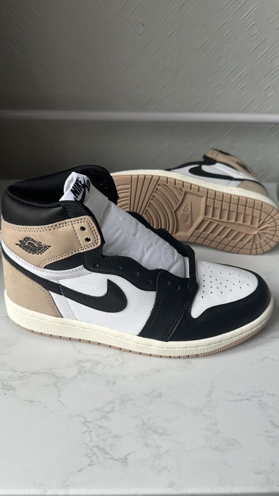 Jordan Brand × Nike Nike Air Jordan 1 High Latte - W Size UK 5 / US 7.5 - DS Size US 7.5 / IT 37.5 - 2 Thumbnail